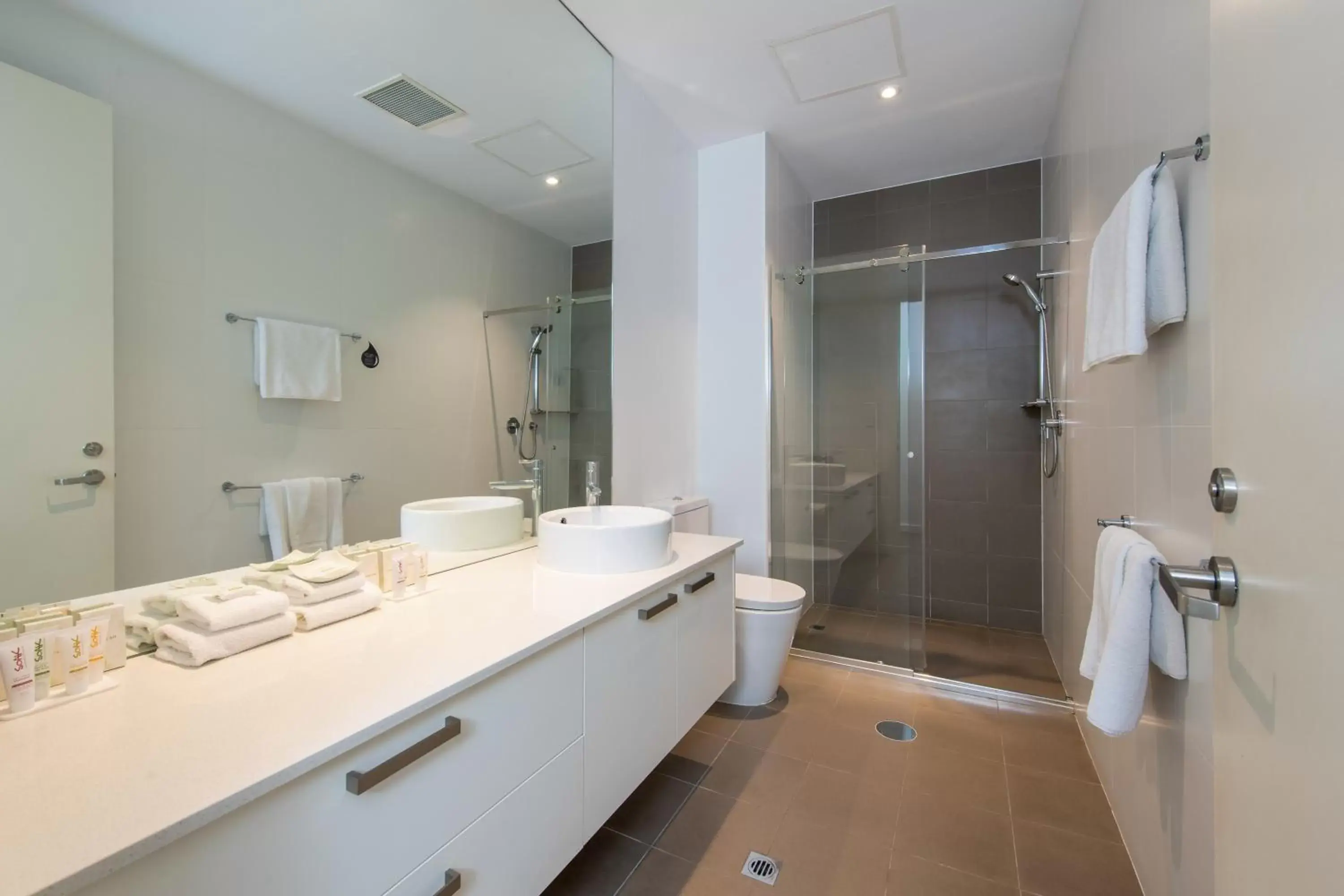 Bathroom in Mawson Lakes Hotel
