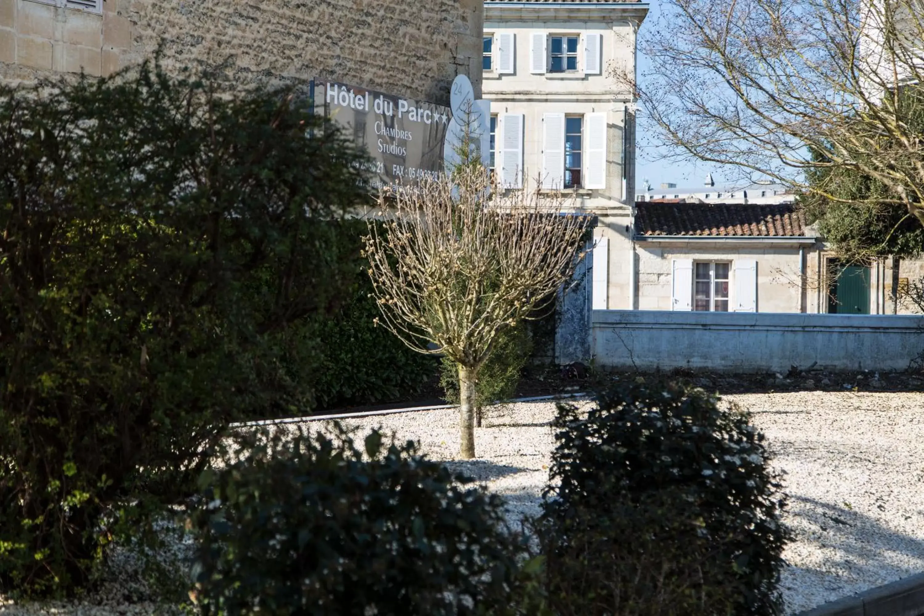 Facade/entrance, Property Building in Brit Hotel du Parc Niort