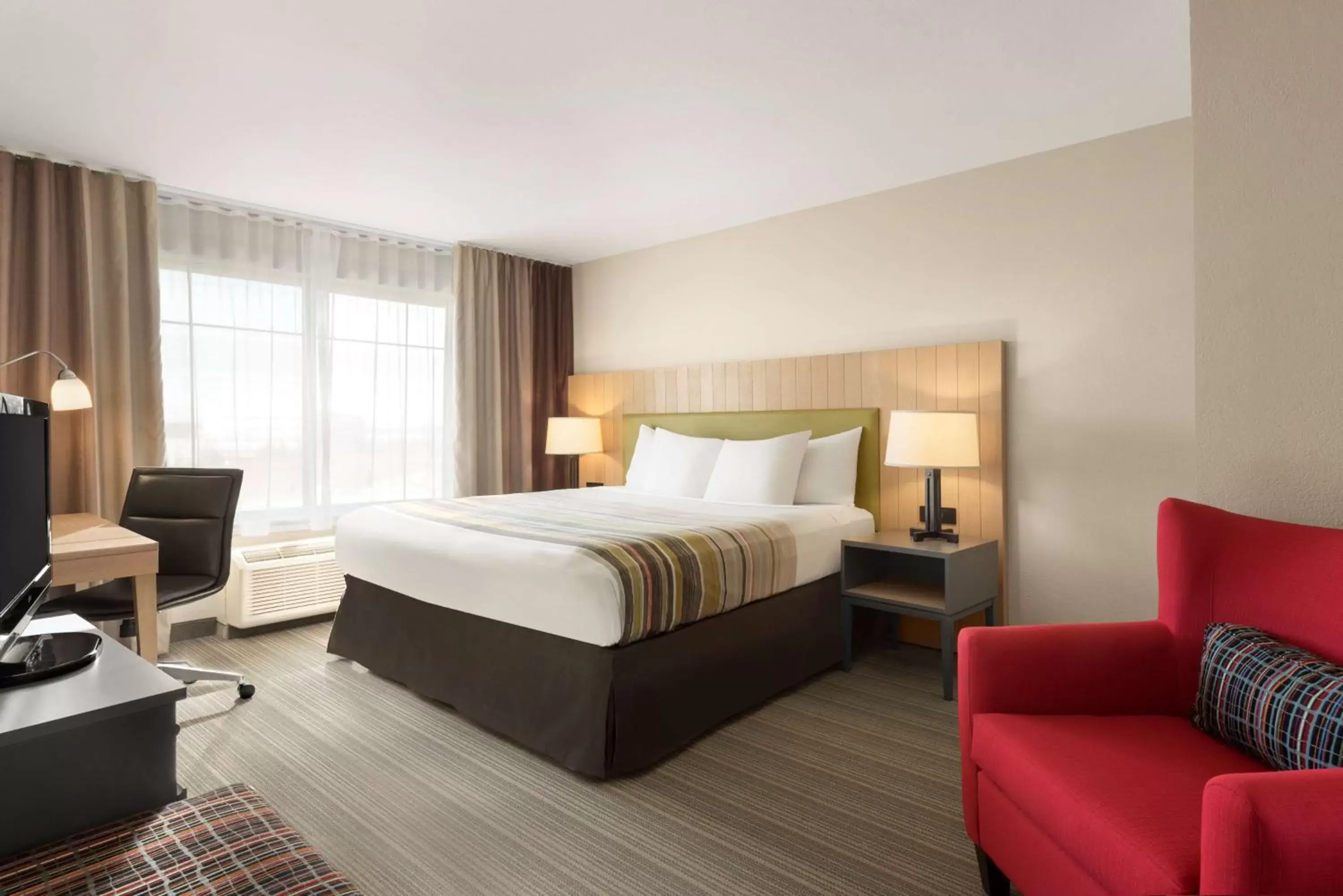 Photo of the whole room, Bed in Country Inn & Suites by Radisson, Madison West, WI