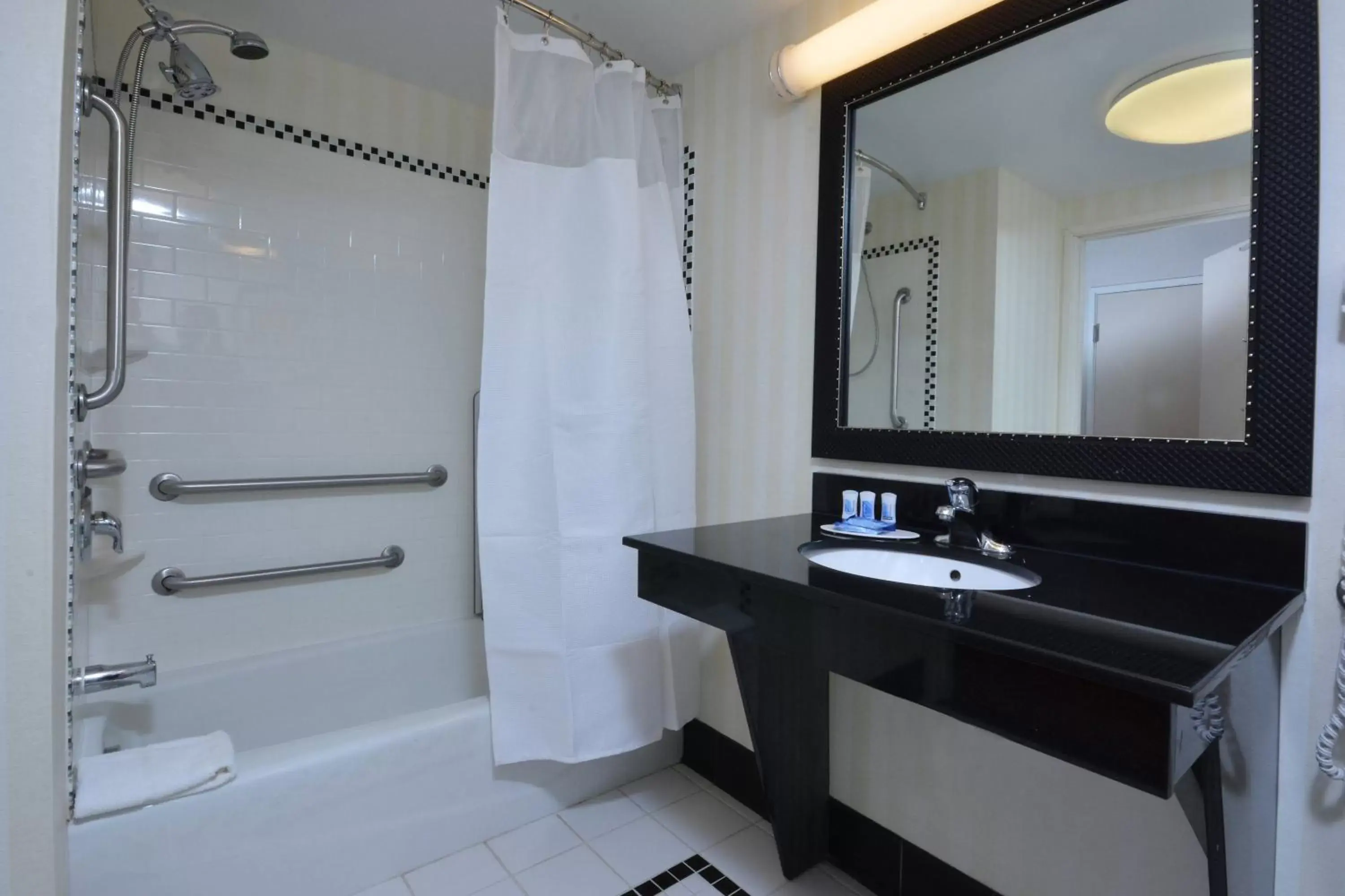 Bathroom in Fairfield Inn & Suites Wytheville