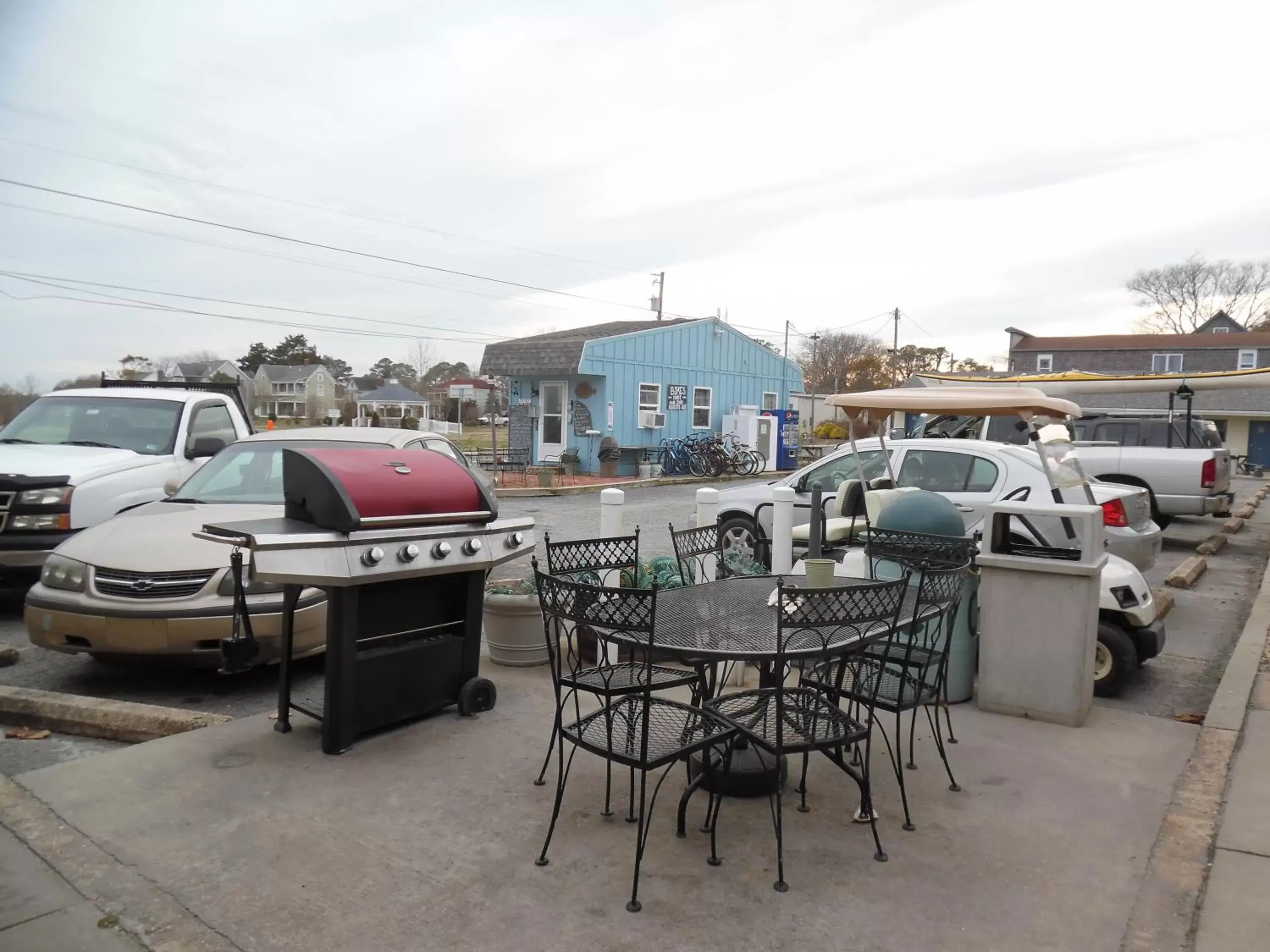 Patio in Wachapreague Inn - Motel Rooms