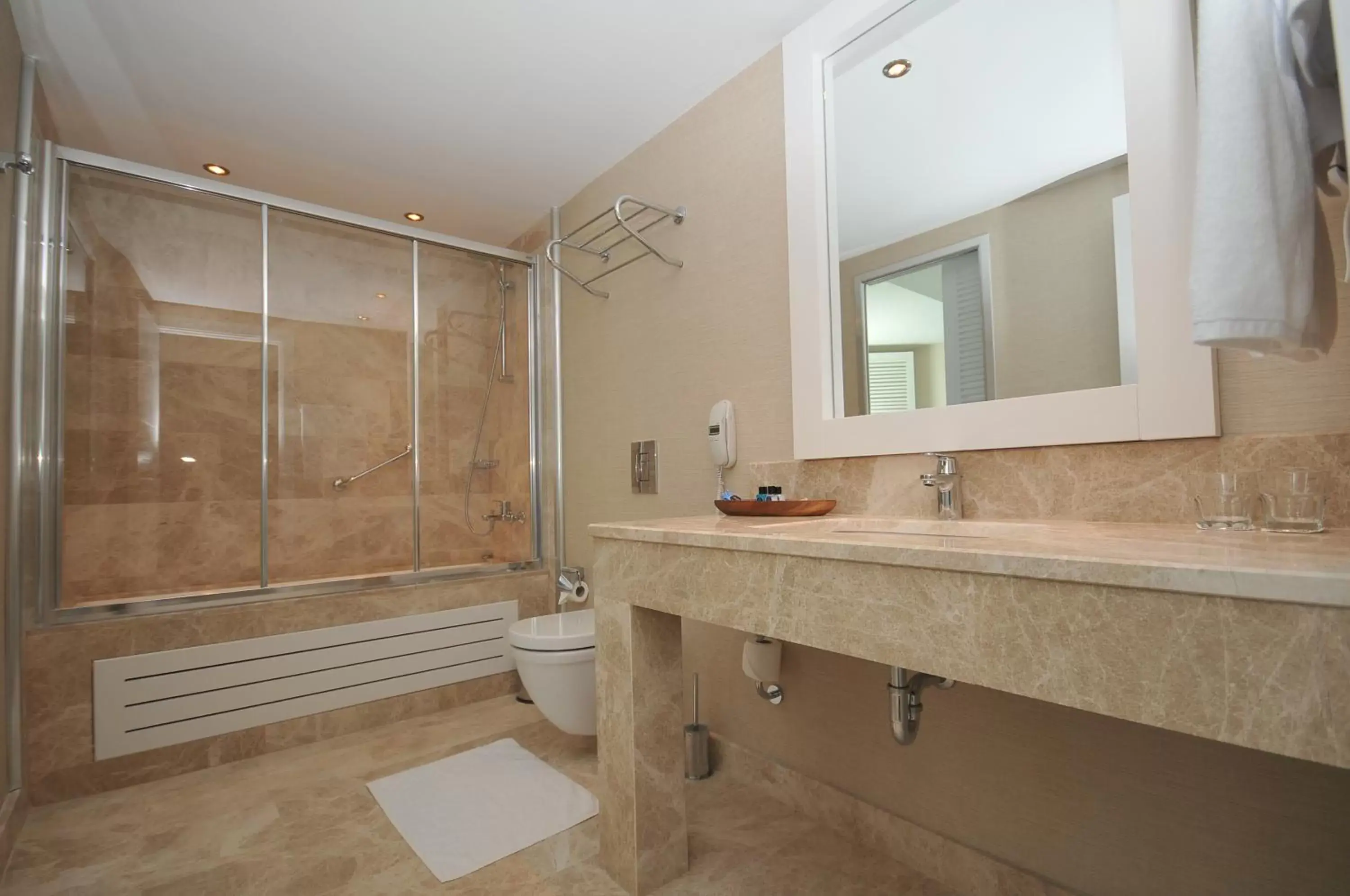 Shower, Bathroom in Alesta Yacht Hotel