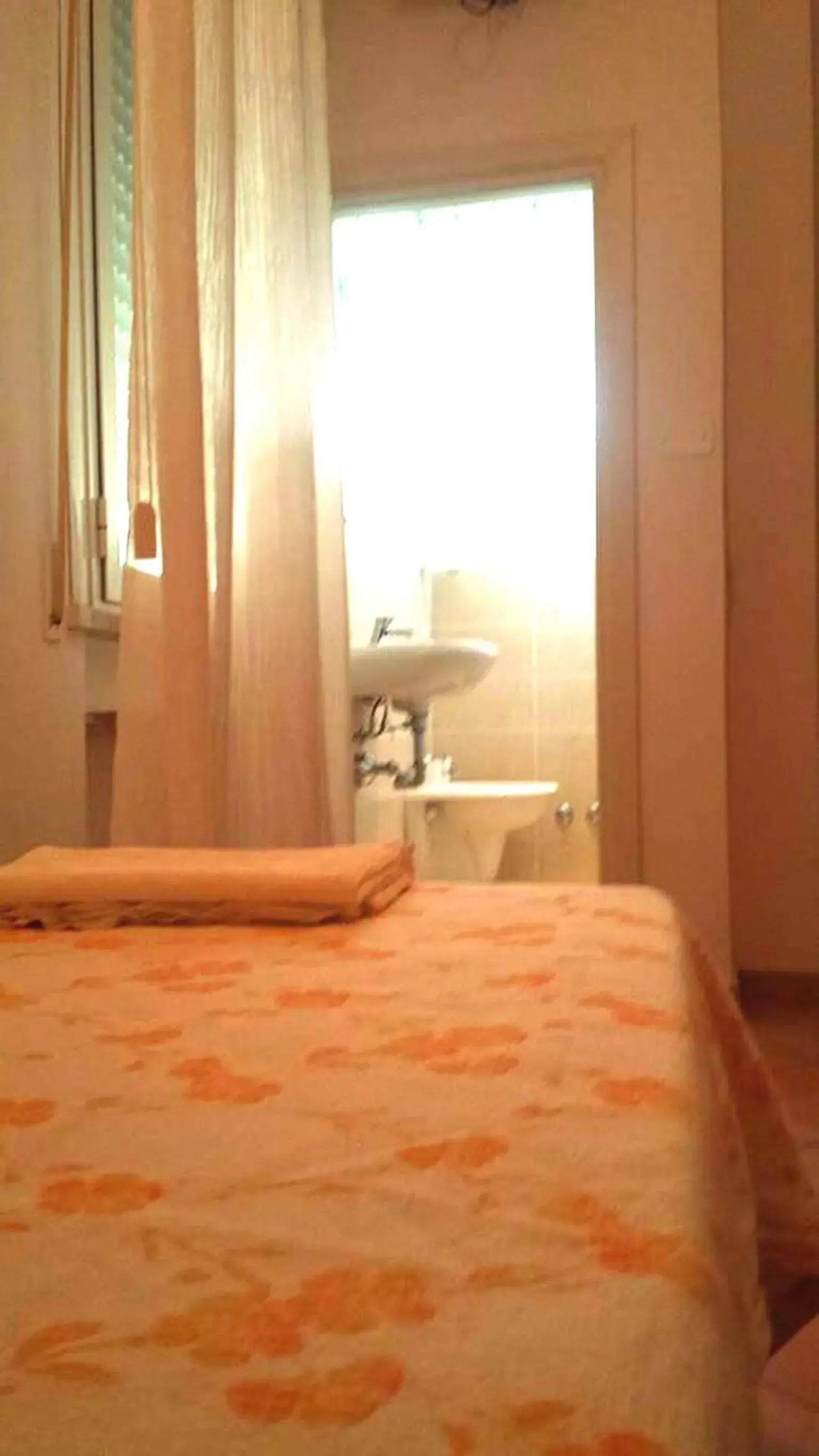 Bathroom, Bed in Hotel Galles Rimini