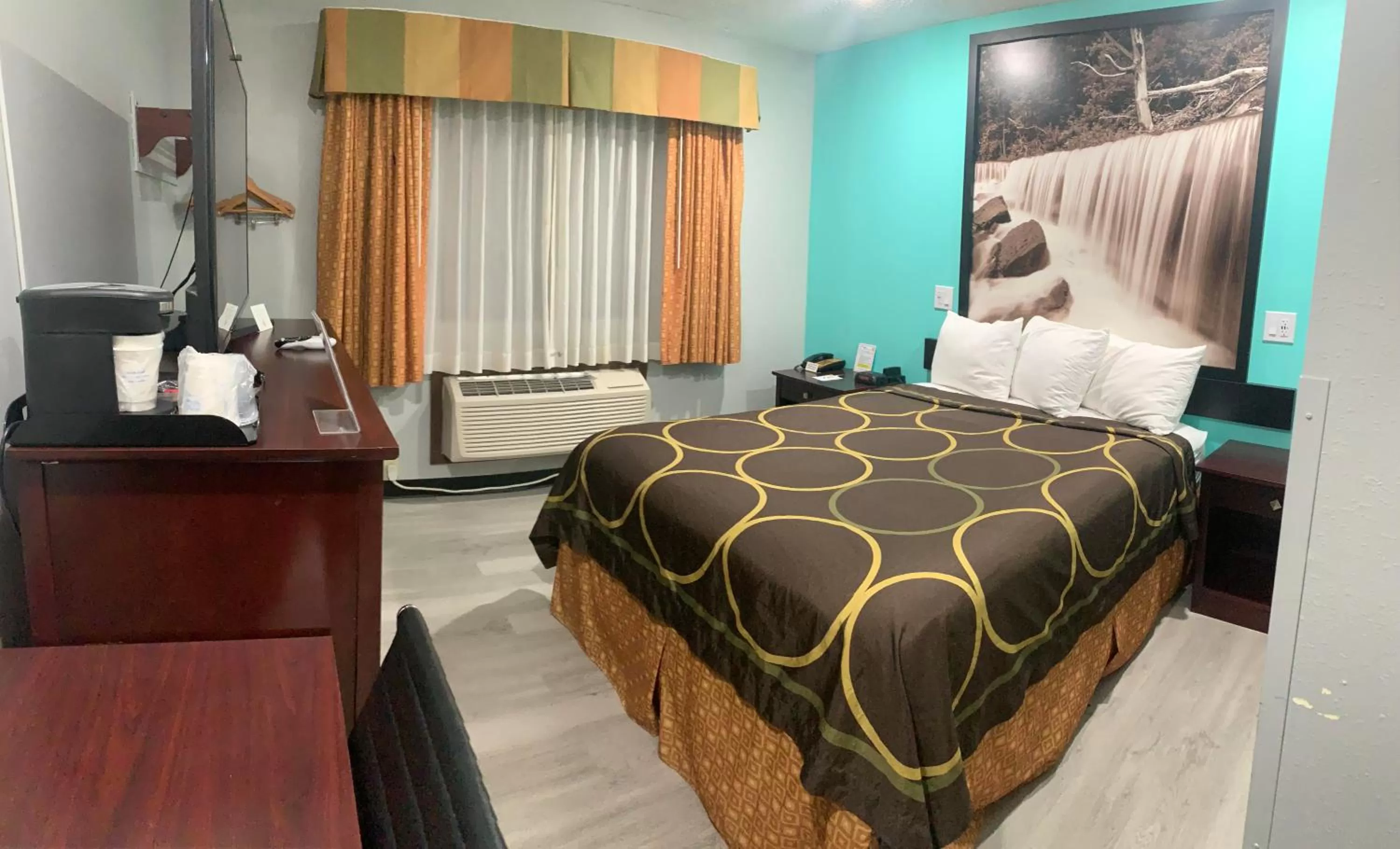 Queen Room - Mobility Access/Non-Smoking in Super 8 by Wyndham Emporia