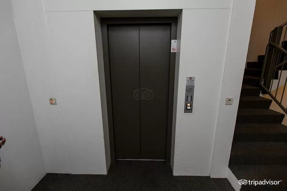 elevator in 101 Guesthouse Hotel