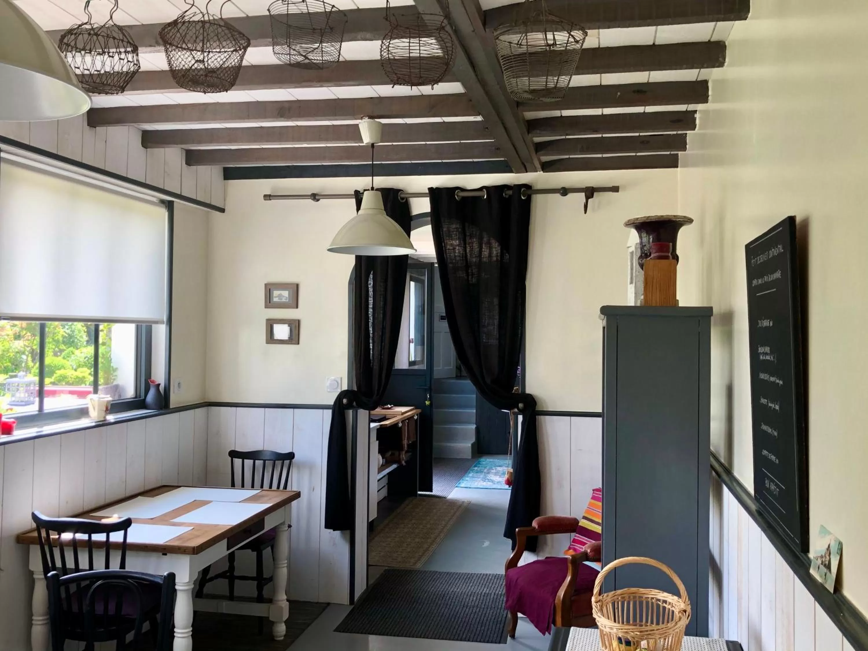 Dining area in Le Grenier du Jardin