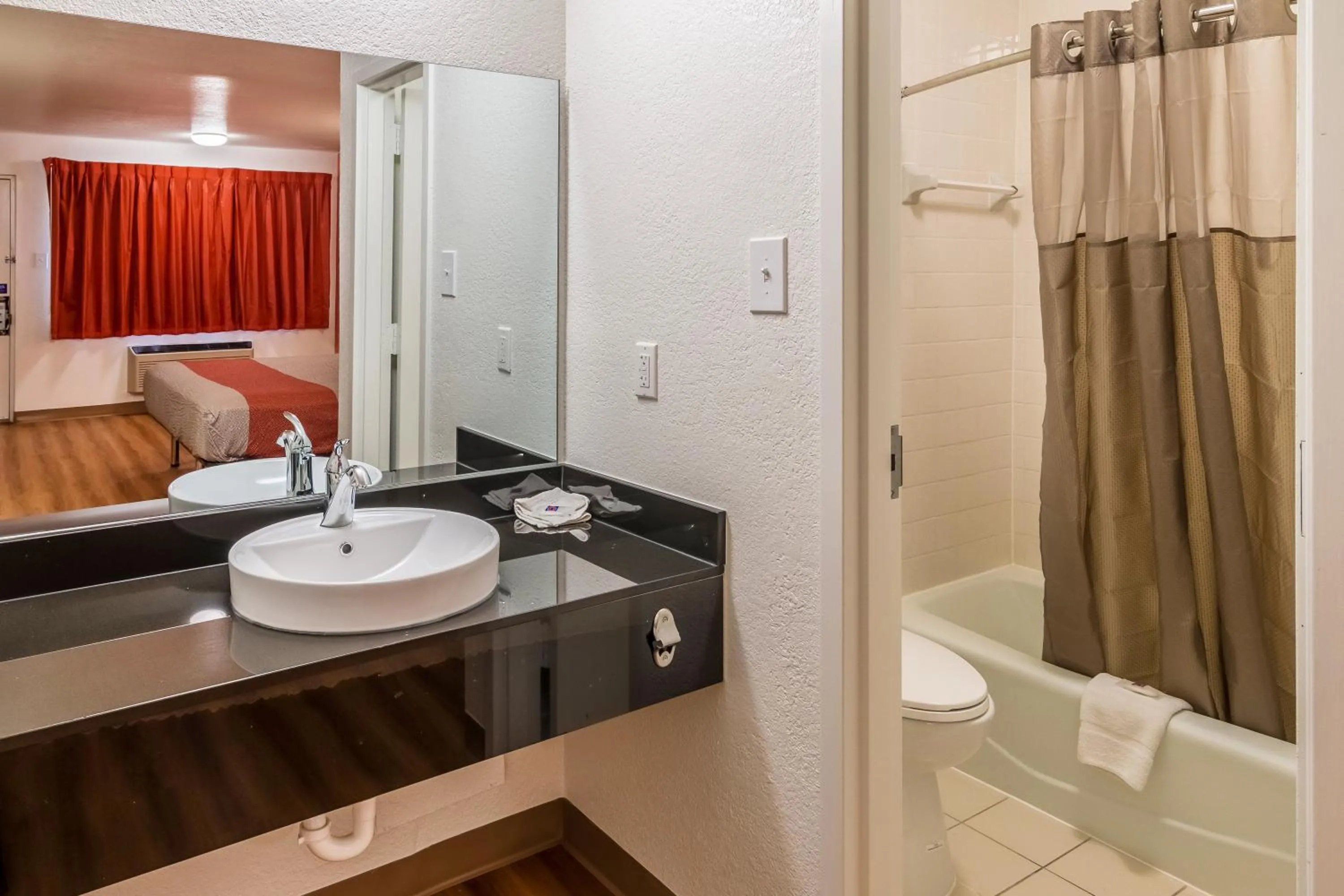Bathroom in Motel 6-Arlington, TX - UTA
