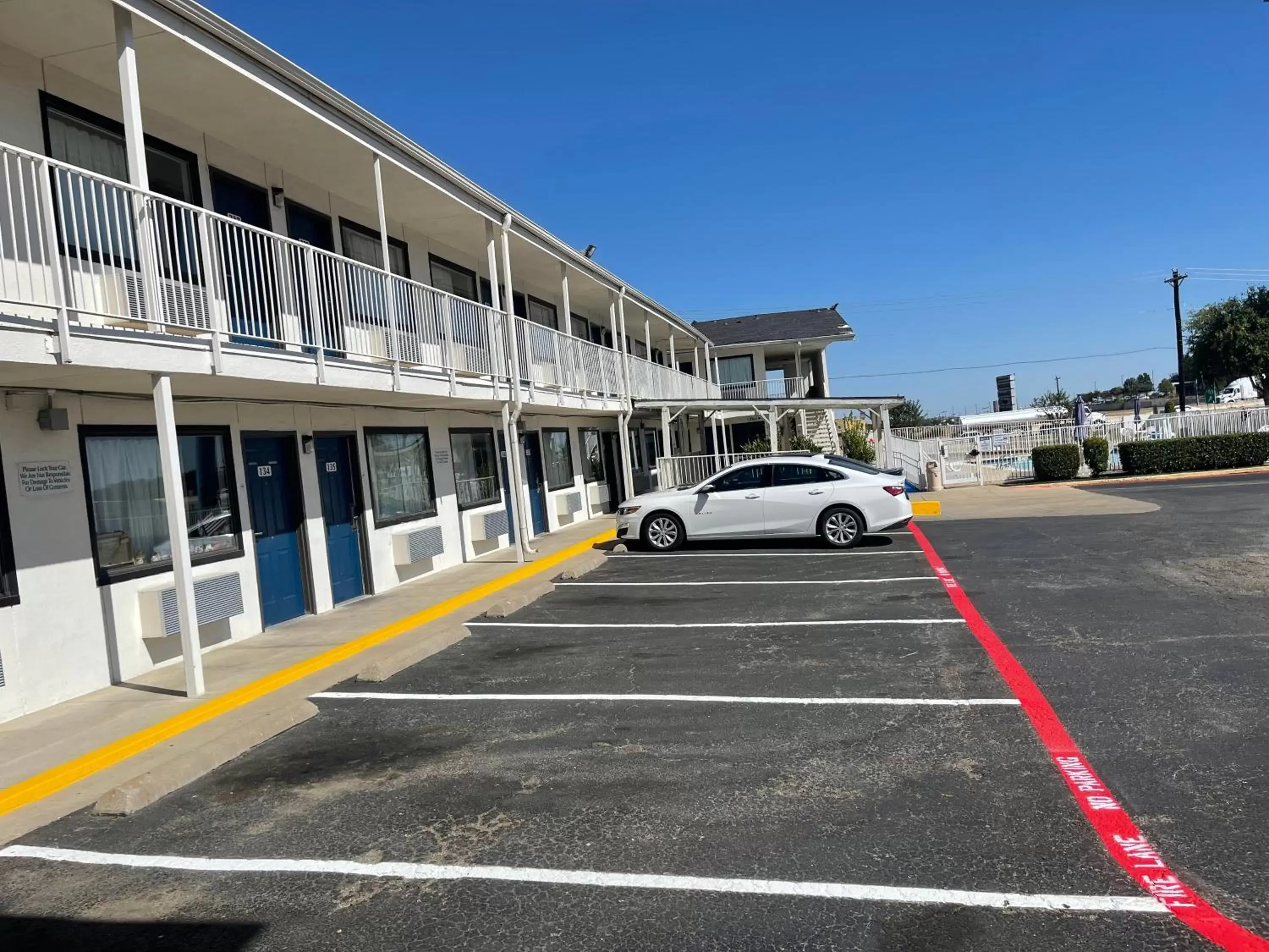 Property Building in Motel 6 Denton, TX - UNT