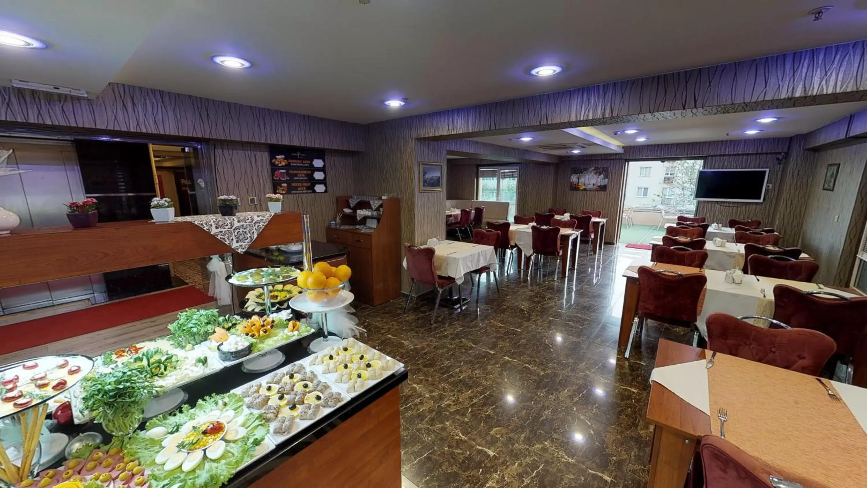 Restaurant/Places to Eat in Green Prusa Hotel