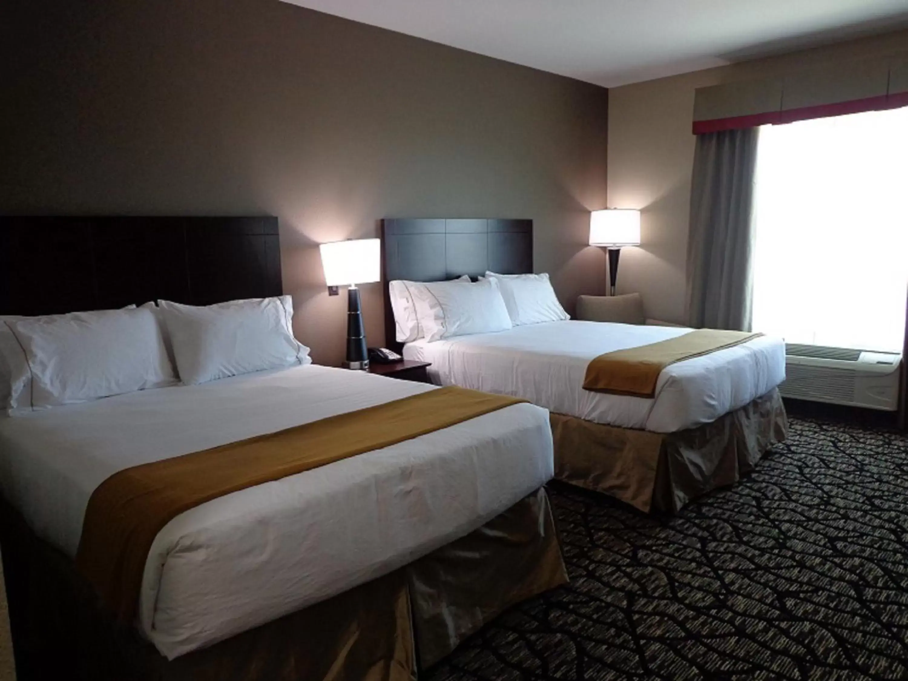 Photo of the whole room, Bed in Holiday Inn Express and Suites Lubbock South, an IHG Hotel