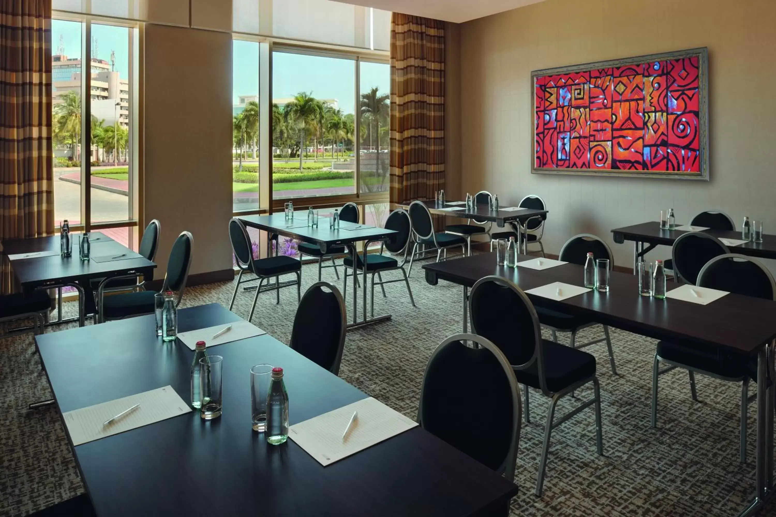Meeting/conference room, Restaurant/Places to Eat in Mövenpick Ambassador Hotel Accra