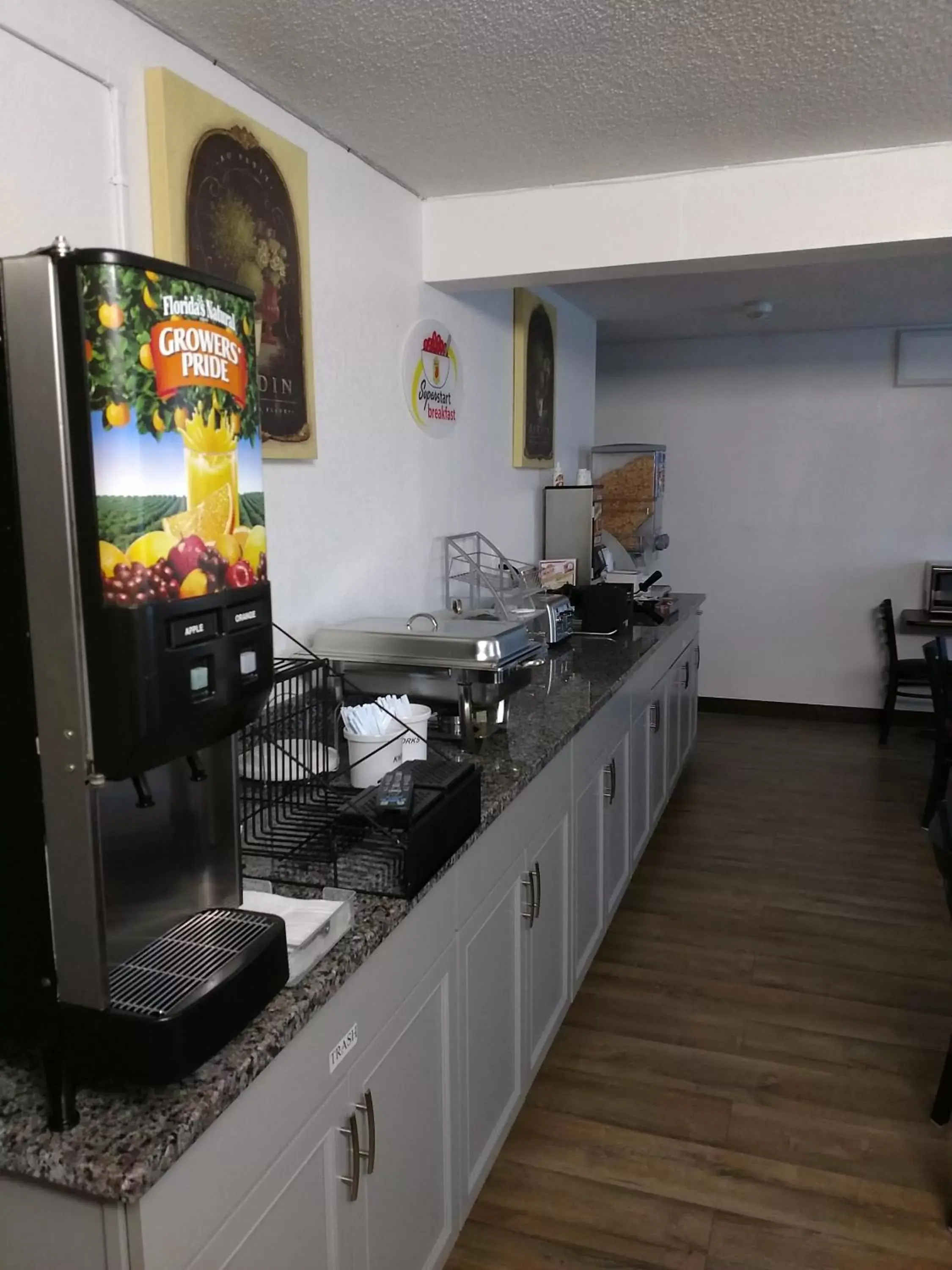 Restaurant/places to eat in Super 8 by Wyndham Montgomery Maybrook Restaurant/places to eat in Super 8 by Wyndham Montgomery Maybrook