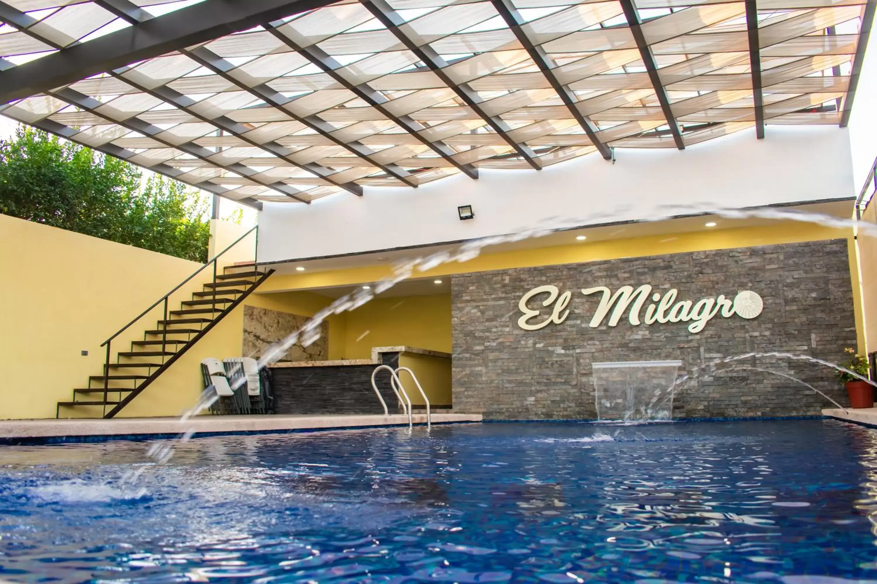 Swimming Pool in Hotel EL MILAGRO