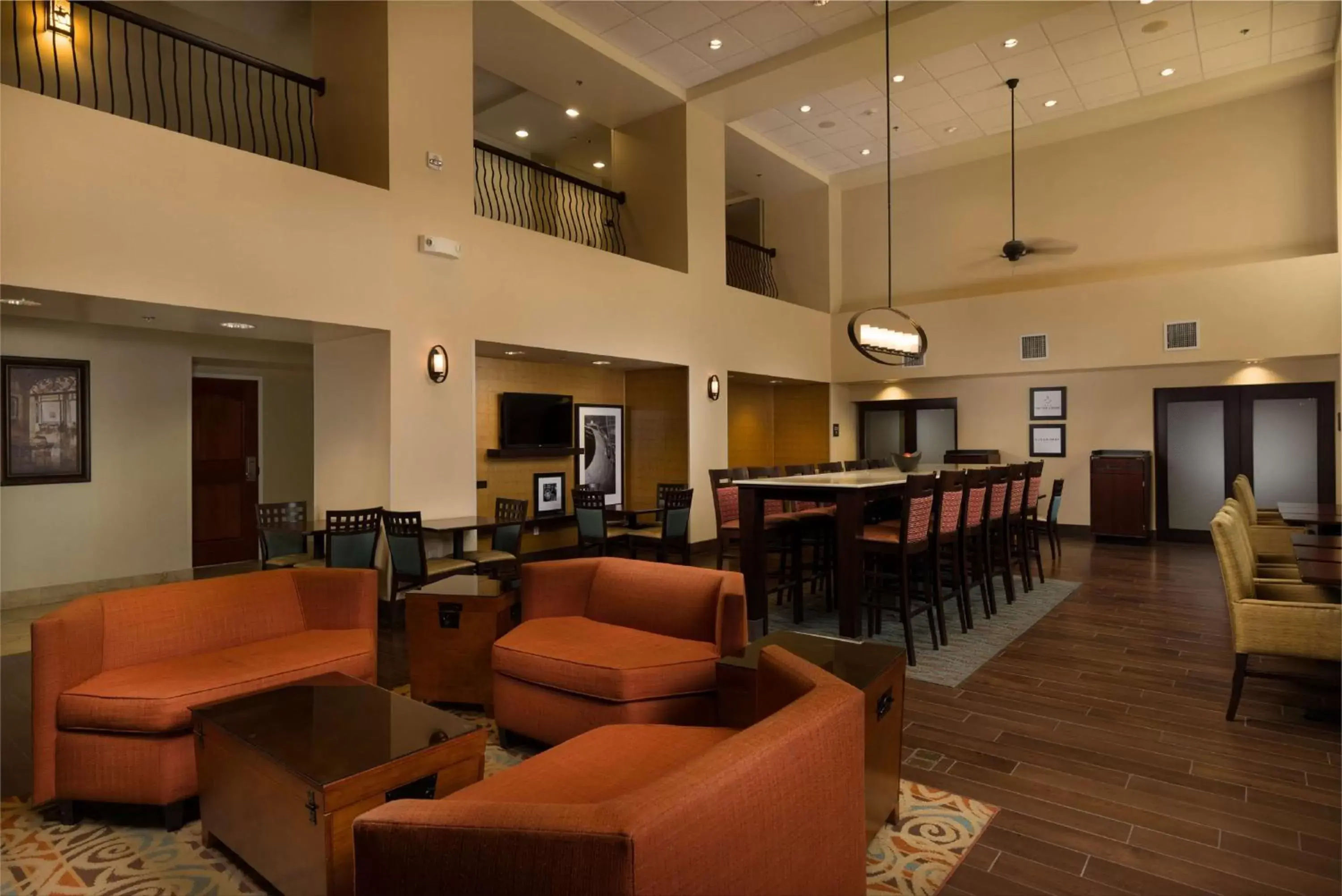 Lobby or reception, Lounge/Bar in Hampton Inn & Suites Altus