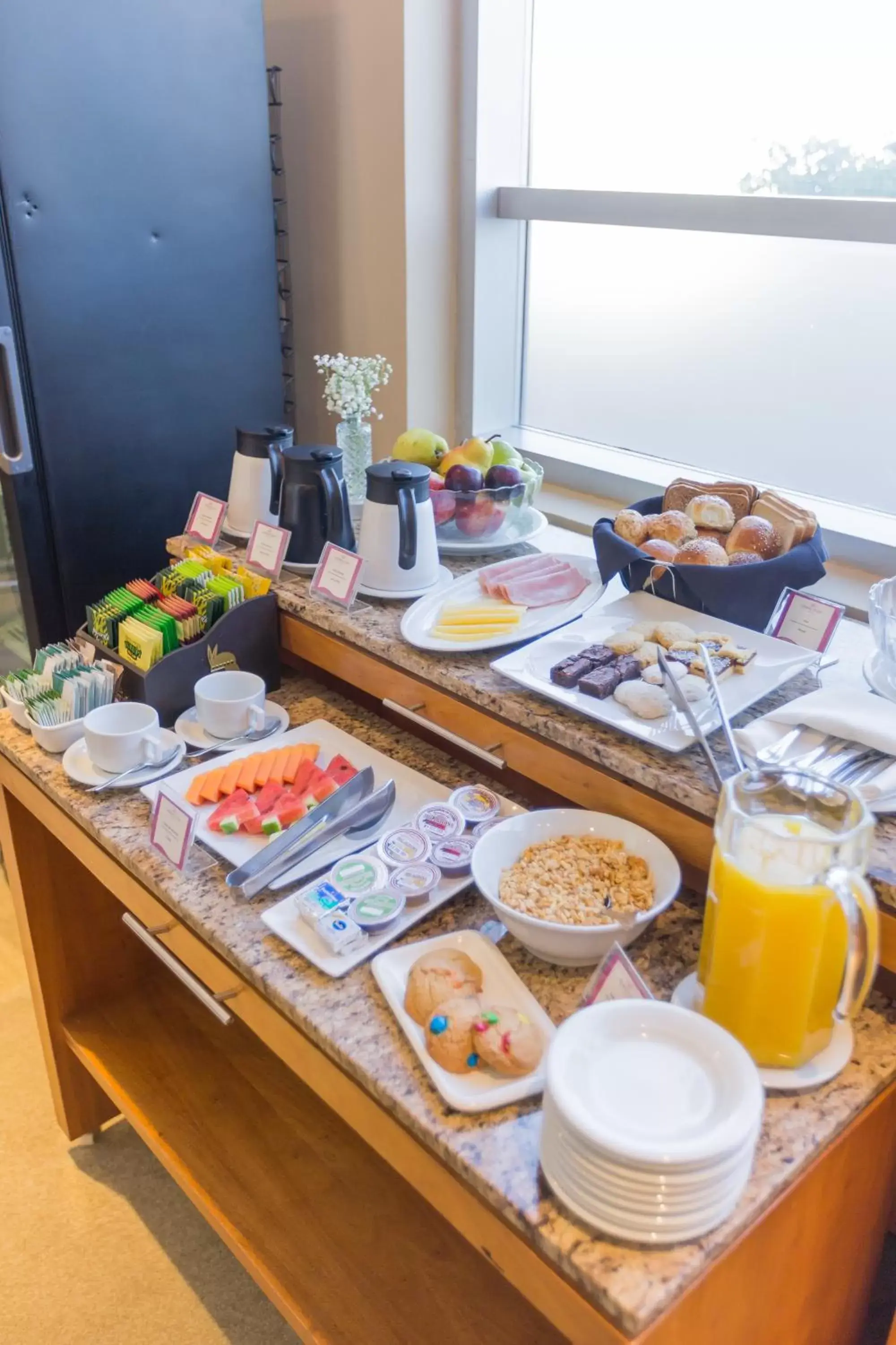 Food and drinks, Breakfast in Crowne Plaza Asunción, an IHG Hotel