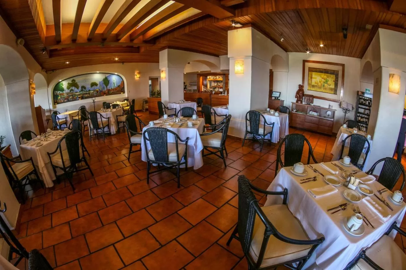 Restaurant/places to eat in Hotel Fortin Plaza