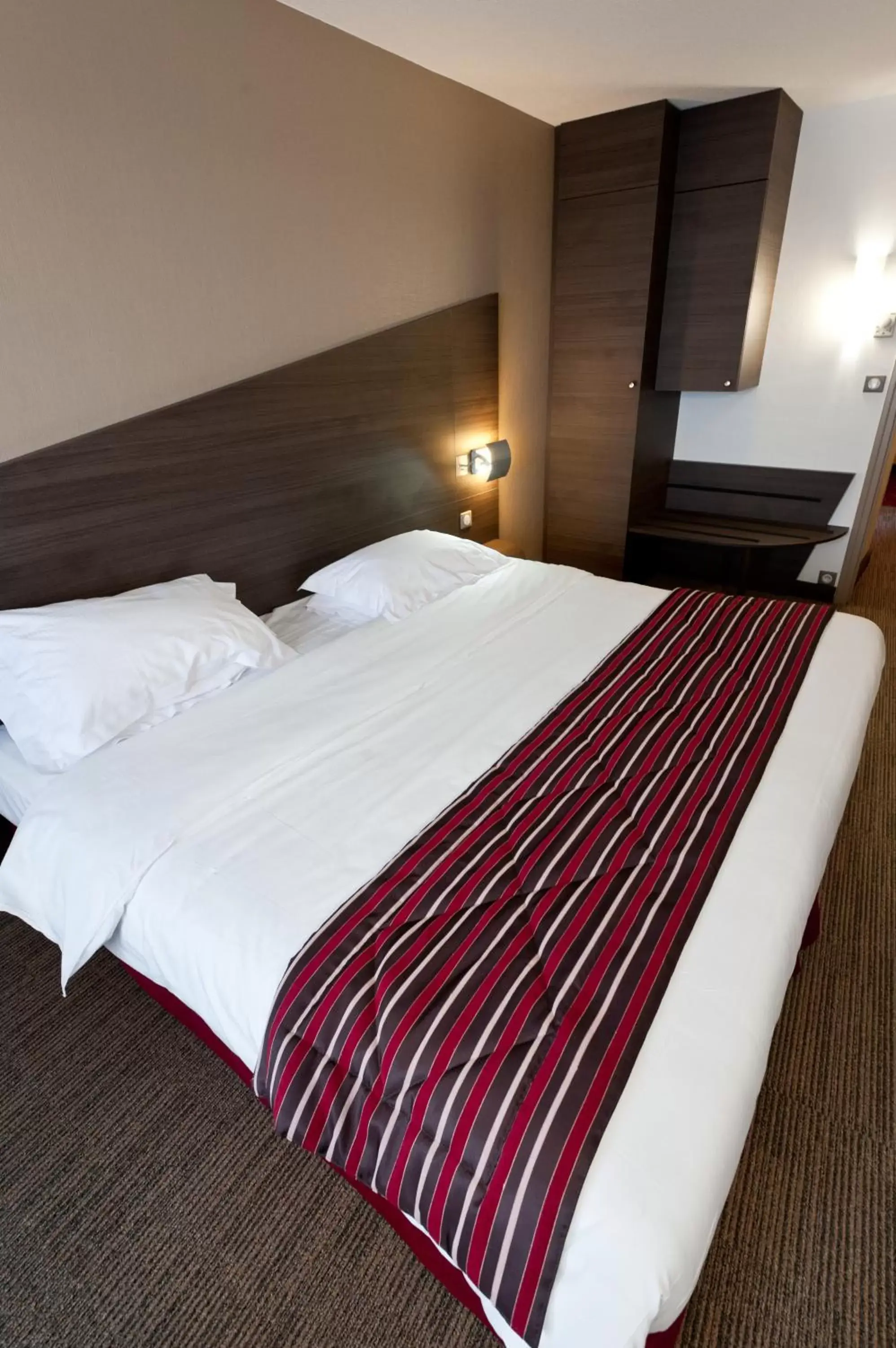 Bed in Mercure Vannes Le Port