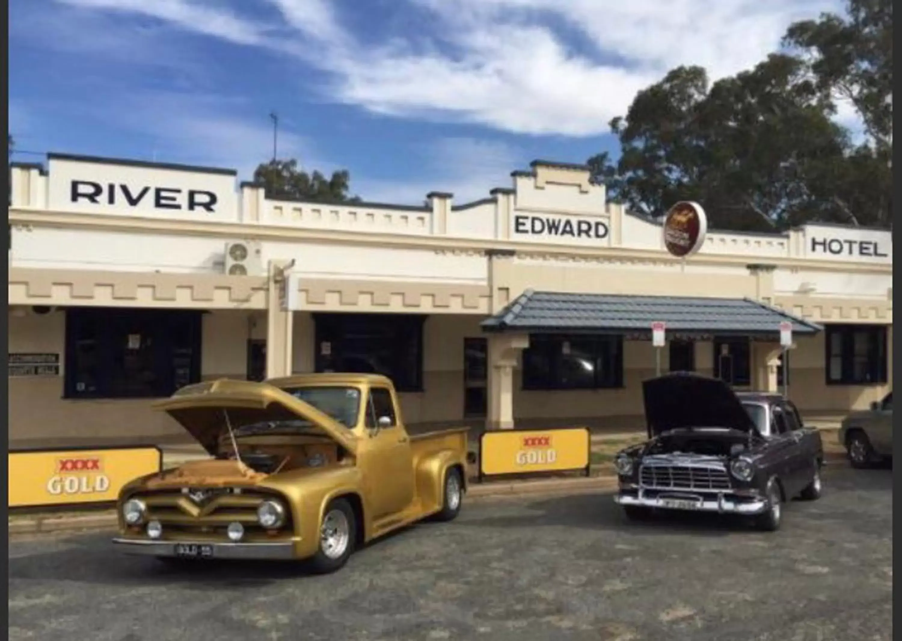 Facade/entrance, Property Building in Edward River Hotel