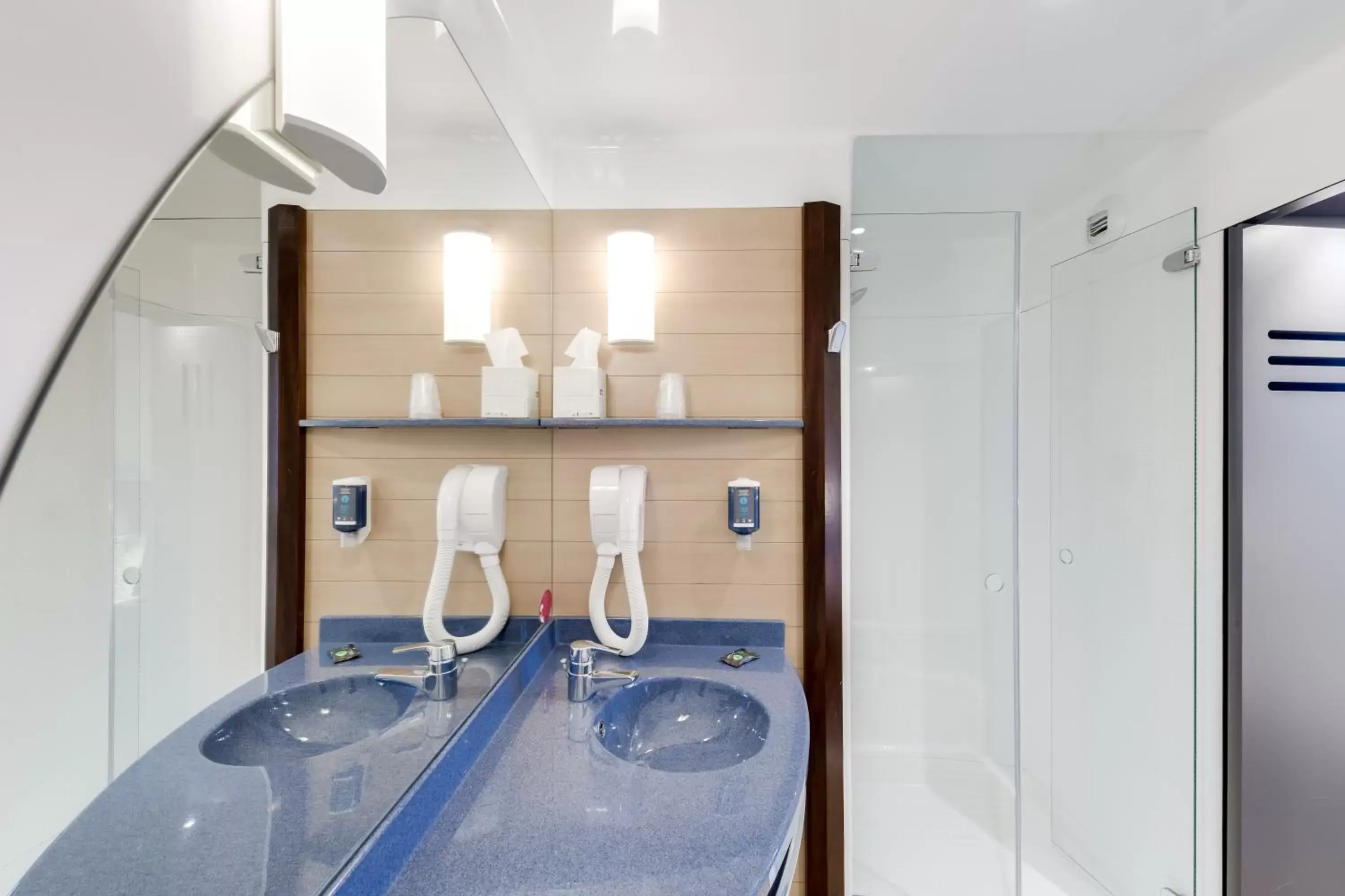 Bathroom in Novotel Suites Paris CDG Airport Villepinte