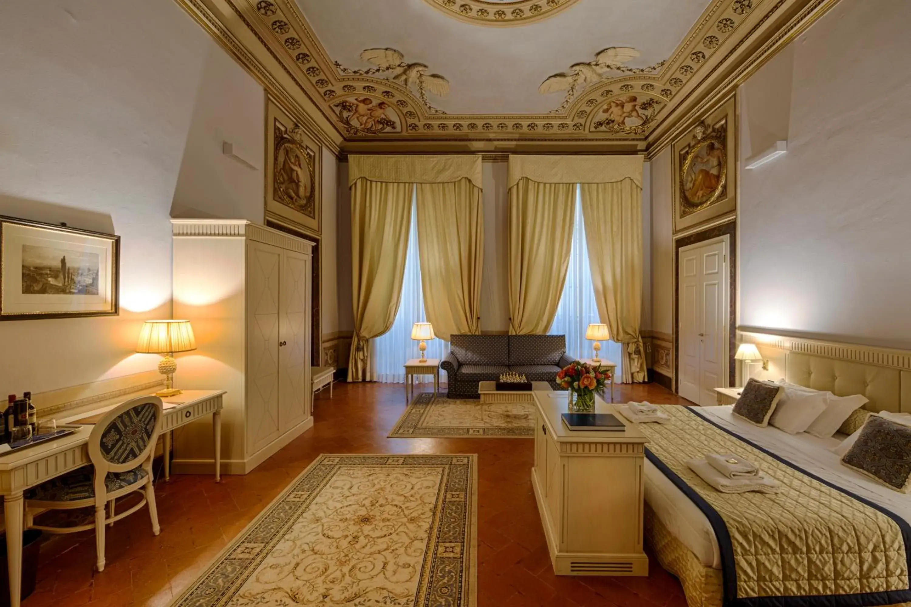Photo of the whole room, Seating Area in Palazzo Guicciardini