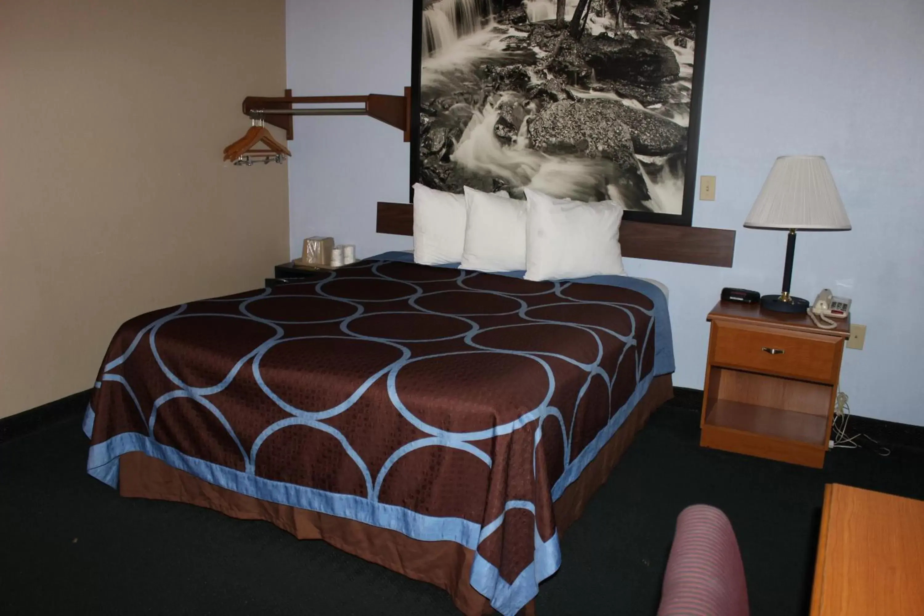 Bed in Super 8 by Wyndham Stroudsburg