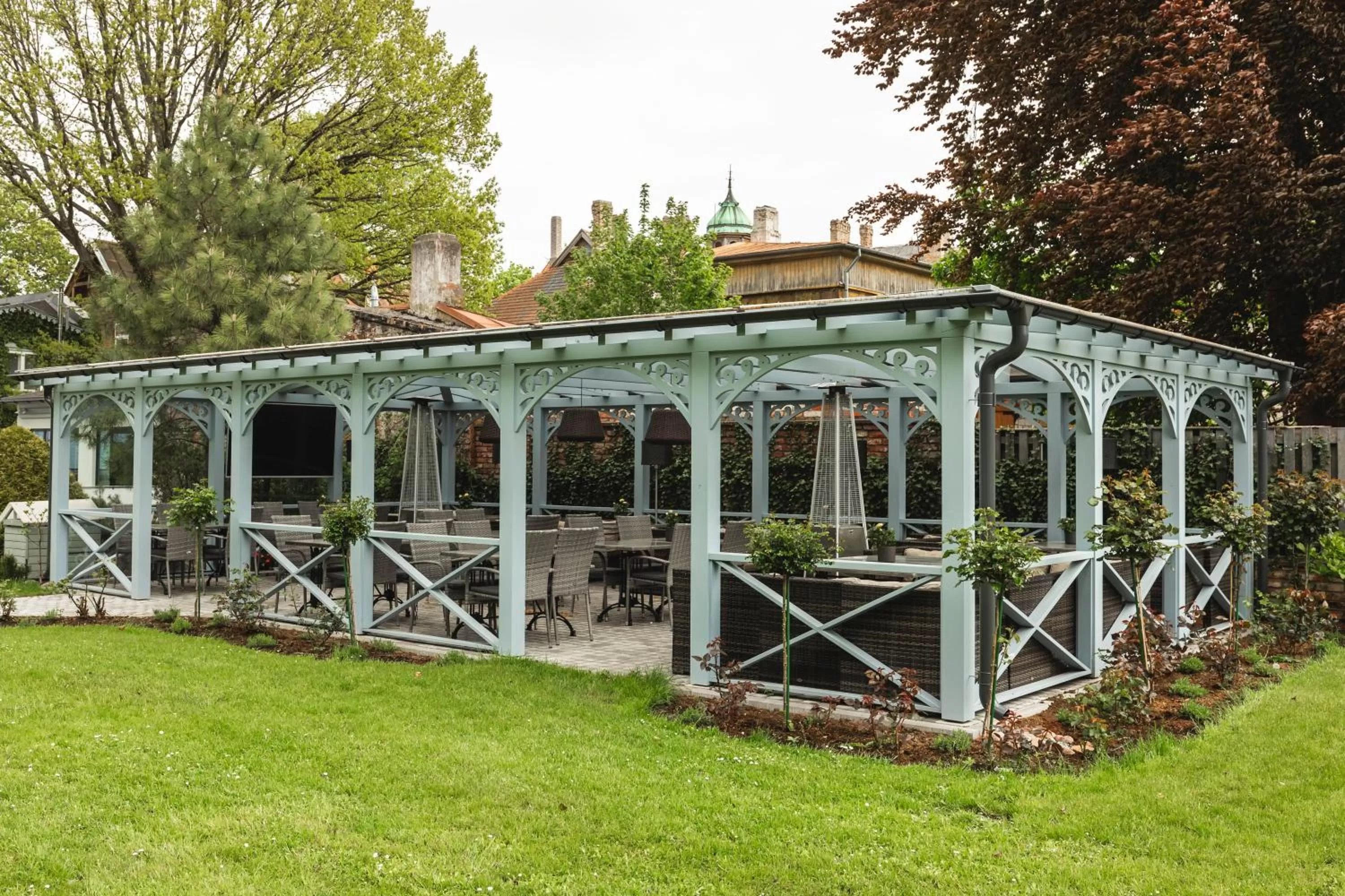 Restaurant/places to eat in Roze Boutique Hotel