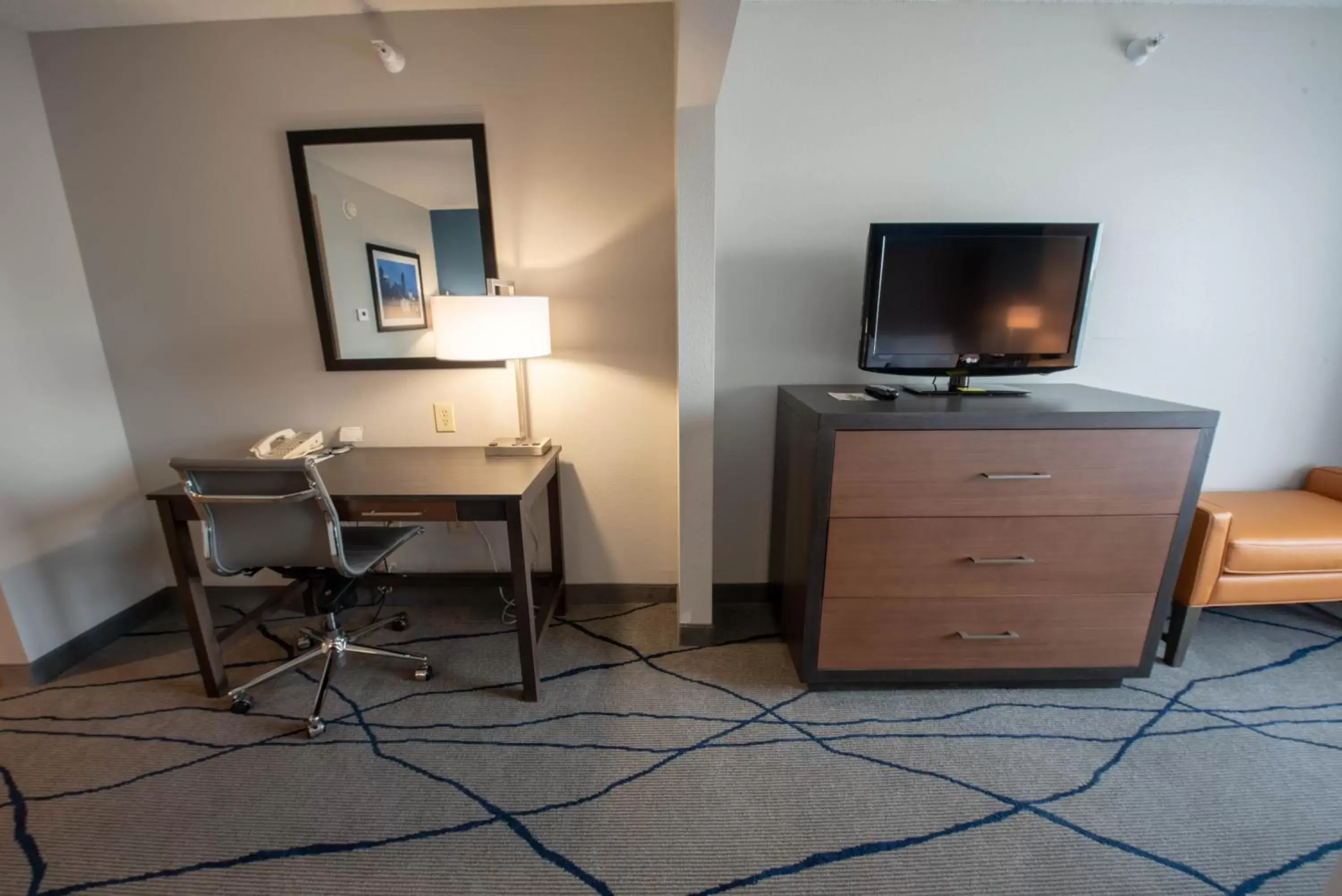 Communal lounge/ TV room, TV/Entertainment Center in Wingate by Wyndham Indianapolis Airport Plainfield