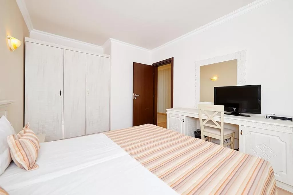 Bed in Penelopa Palace Apart Hotel & SPA