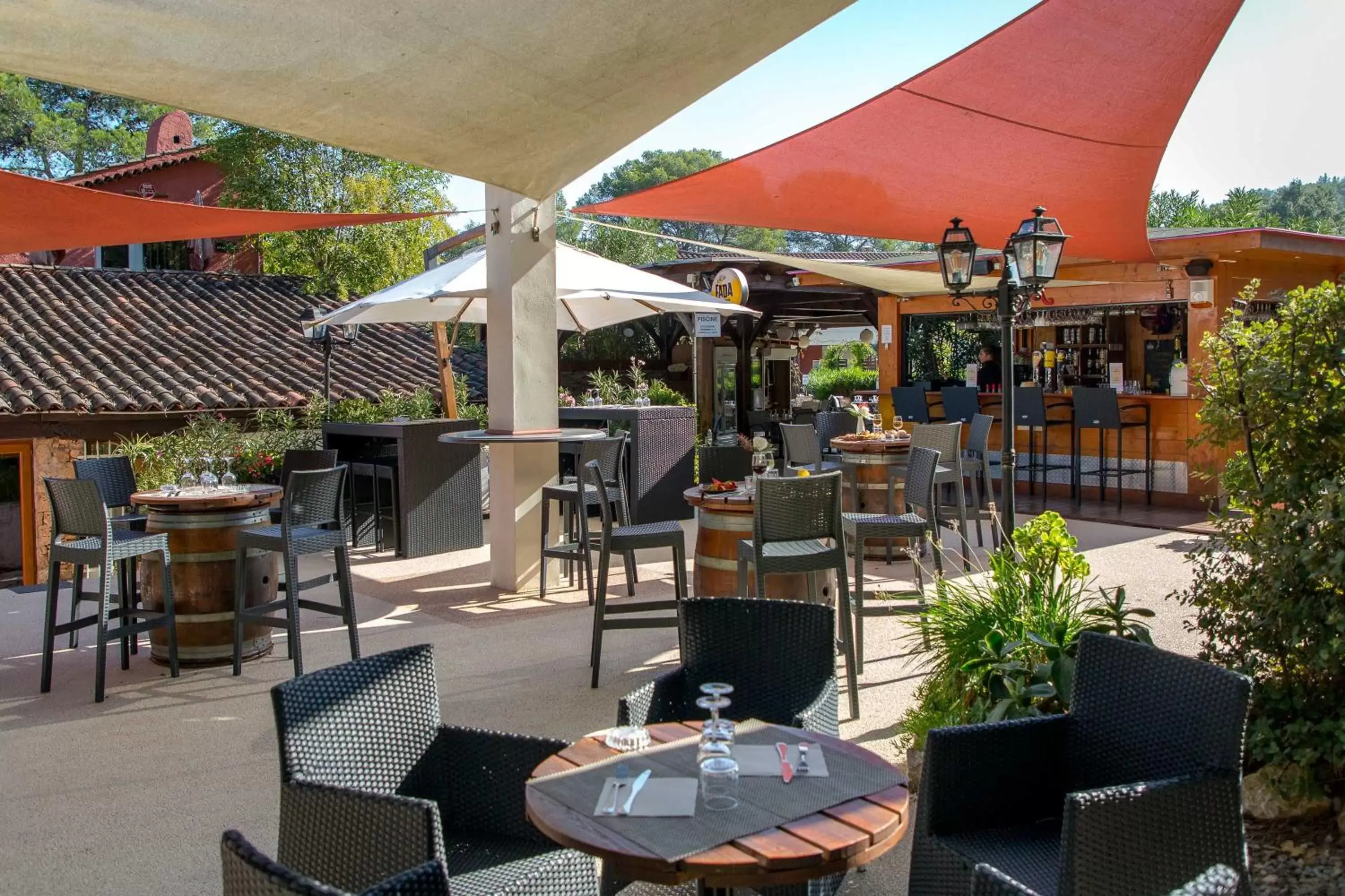 Lounge or bar, Restaurant/Places to Eat in Les Pins Blancs en Provence