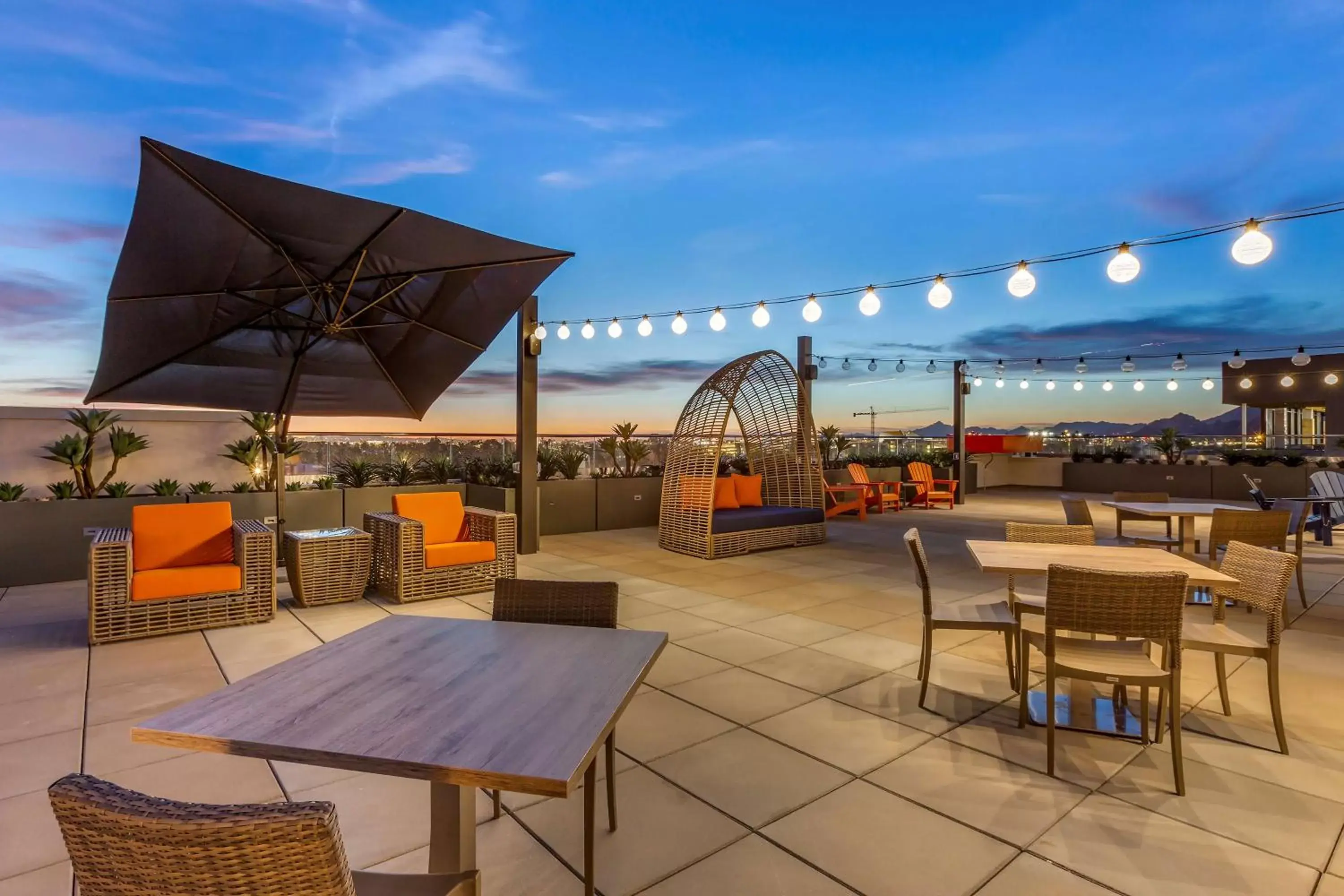 Balcony/Terrace, Restaurant/Places to Eat in Vīb Hotel by Best Western Phoenix - Tempe