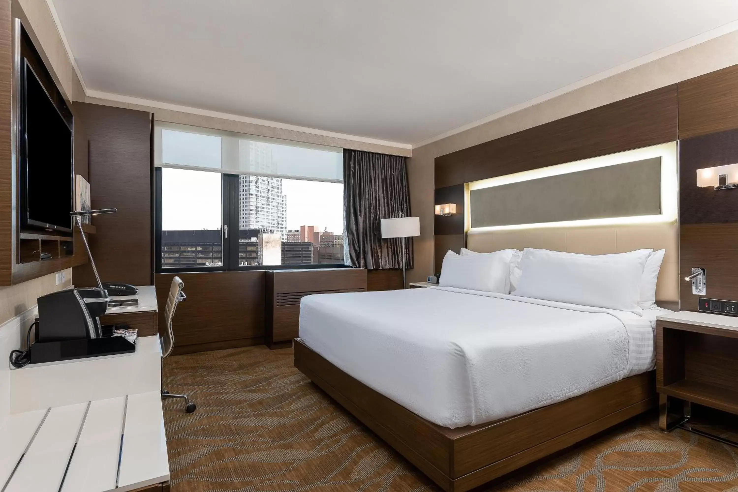 Photo of the whole room, Bed in Holiday Inn Brooklyn Downtown, an IHG Hotel