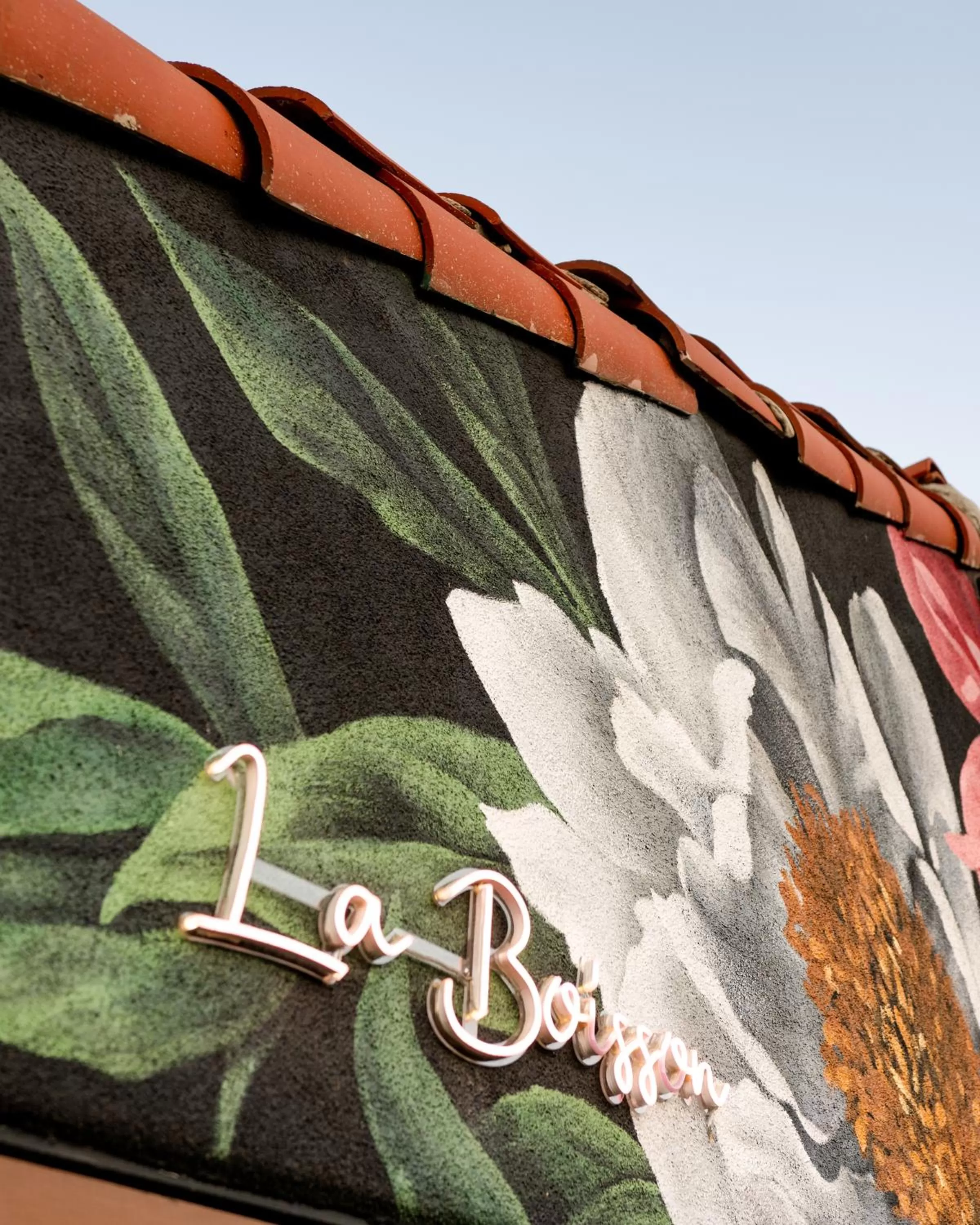 Restaurant/places to eat in Fleur Noire Hotel - 21 and Over