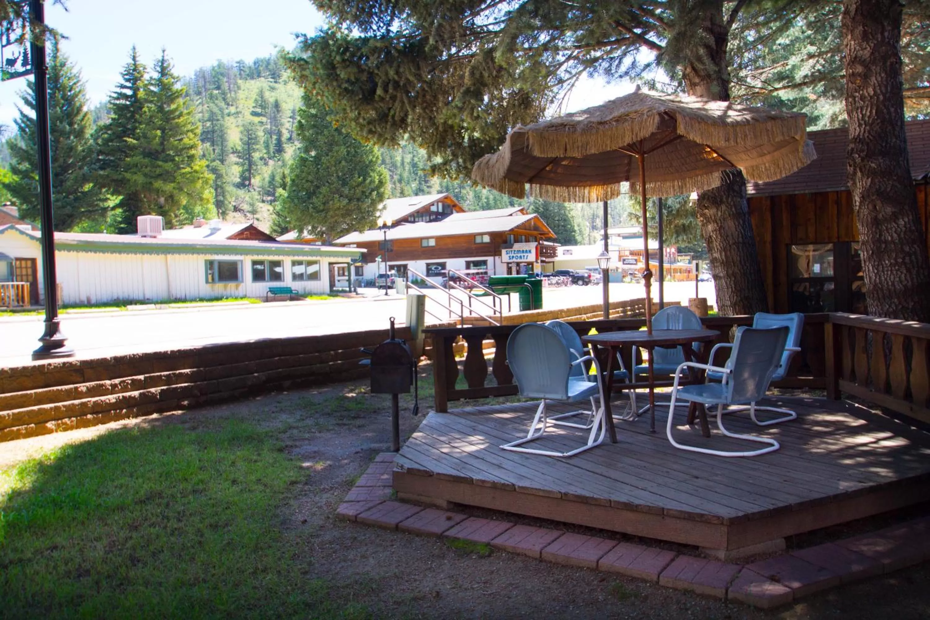 Patio, Restaurant/Places to Eat in Sitzmark Sports Lodge