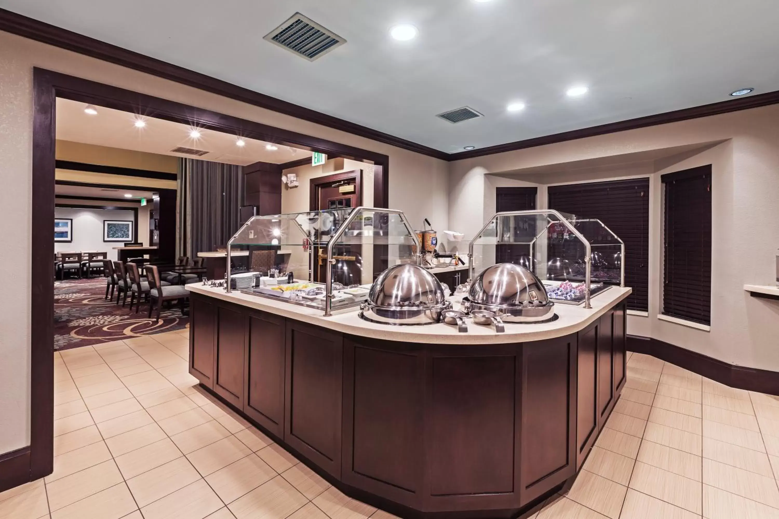 Breakfast, Restaurant/Places to Eat in Staybridge Suites Tulsa-Woodland Hills, an IHG Hotel