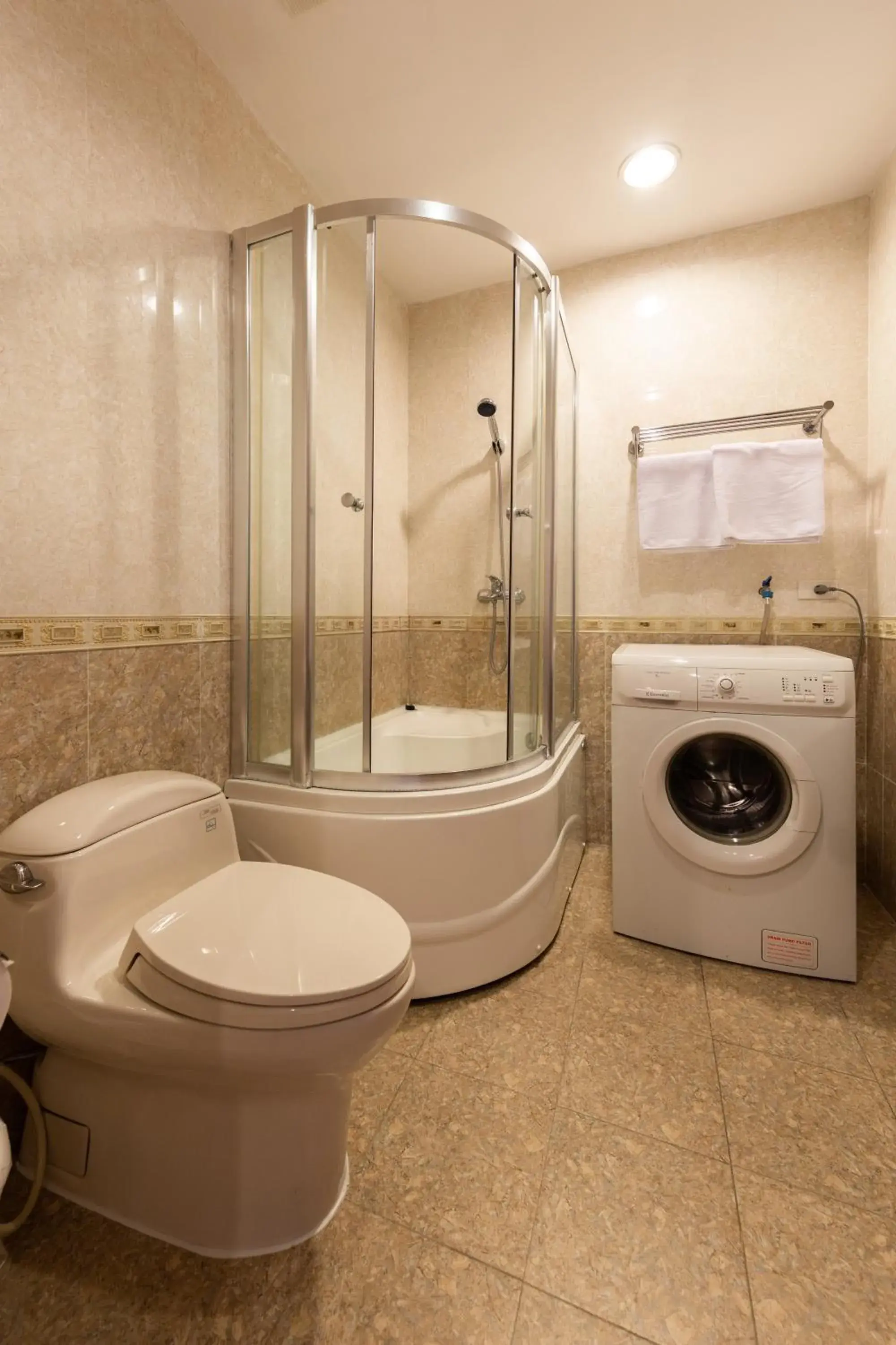 Shower, Bathroom in Oriental Palace