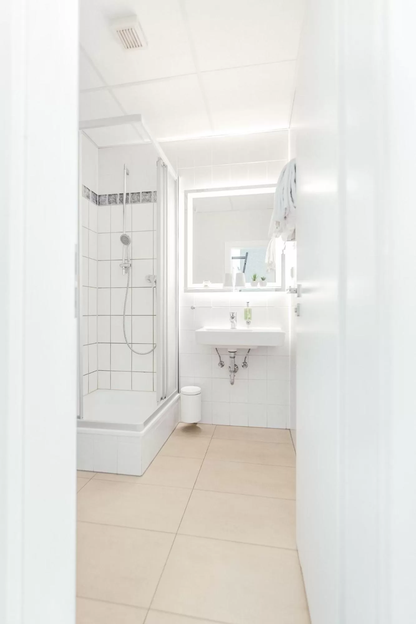 Shower in Pallas Hotel