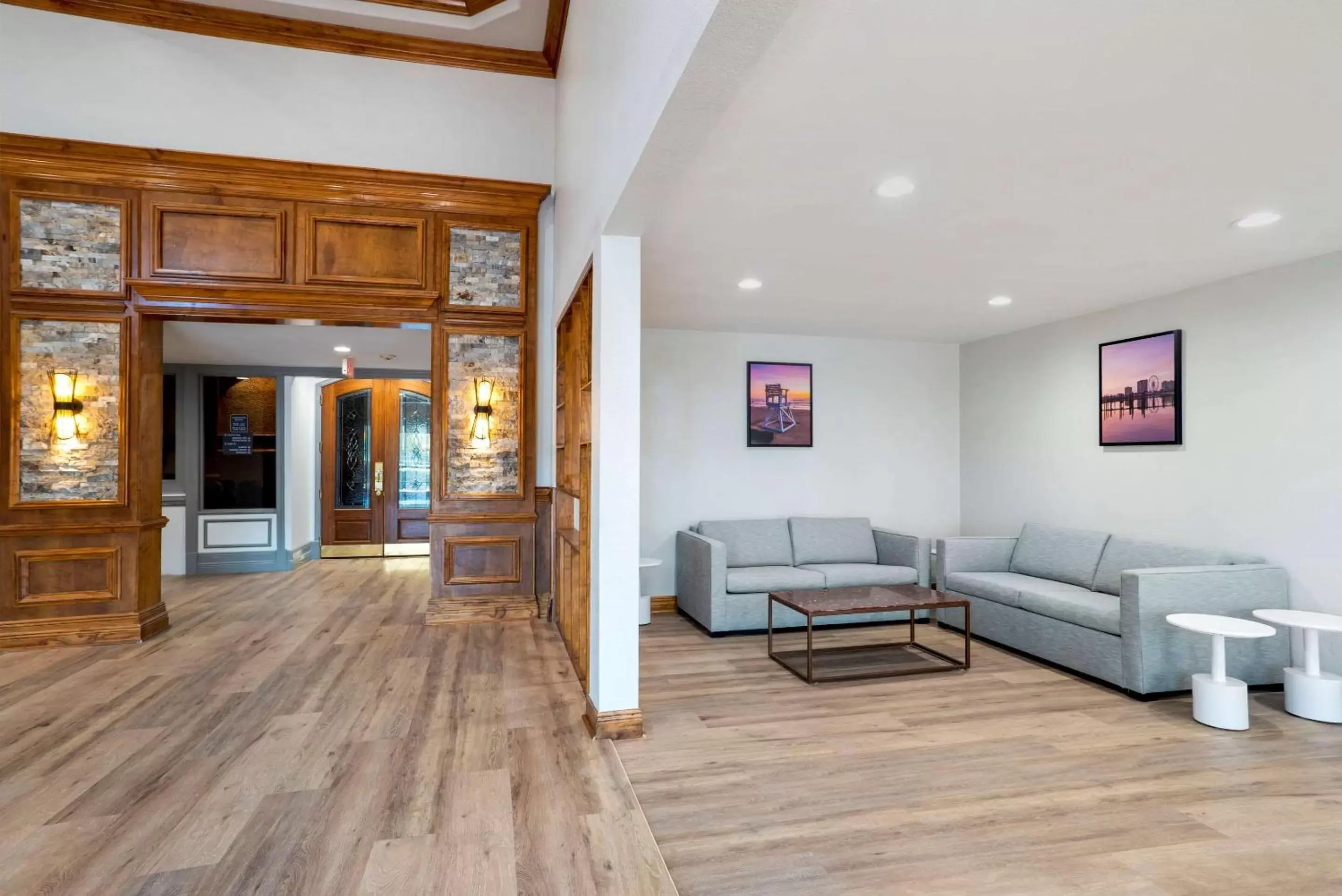 Lobby or reception, Seating Area in Comfort Inn Pensacola near NAS Corry Station