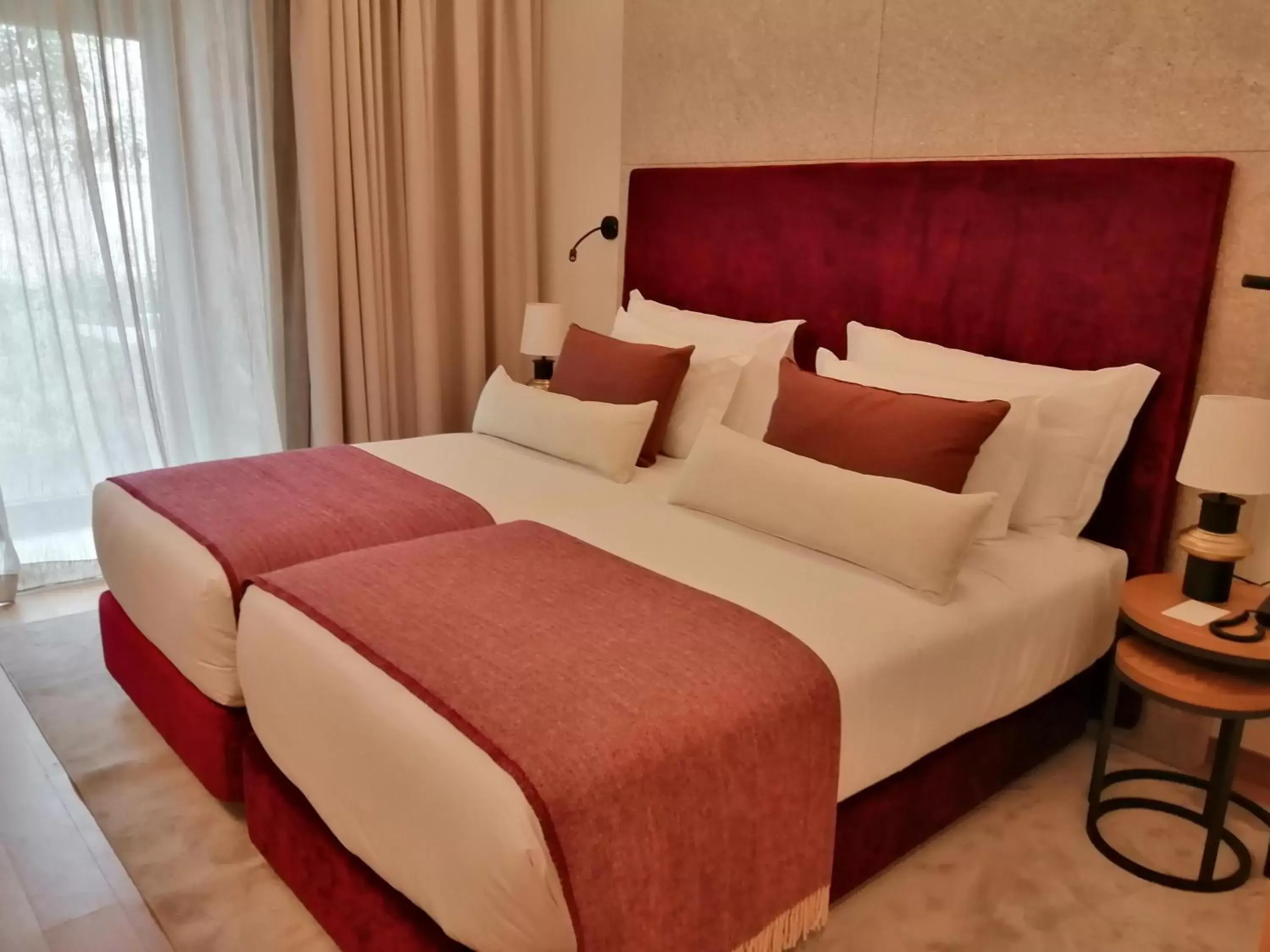 Bed in NEYA Porto Hotel