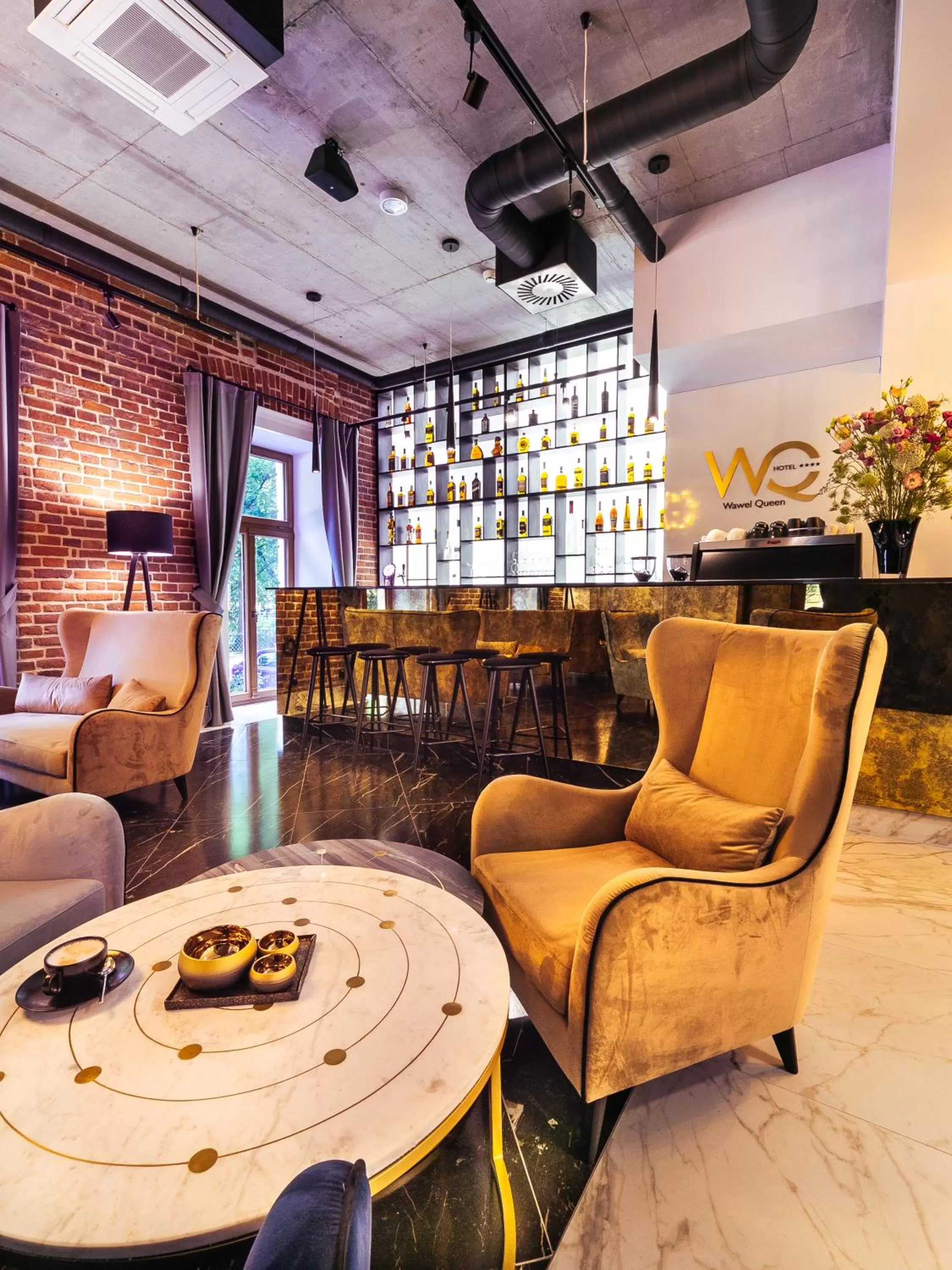 Restaurant/places to eat in Hotel Wawel Queen