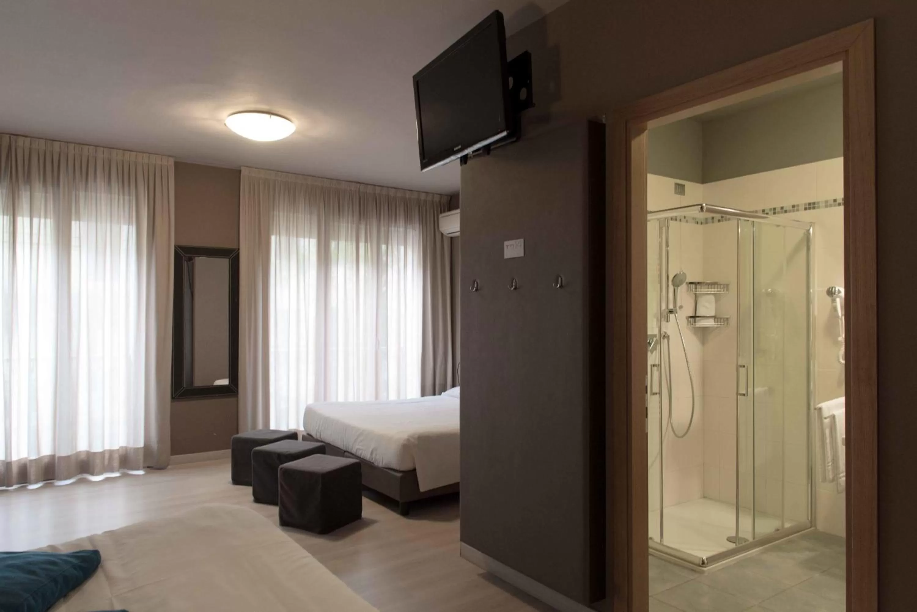 Living room, Bed in M14 Hotel & Spa