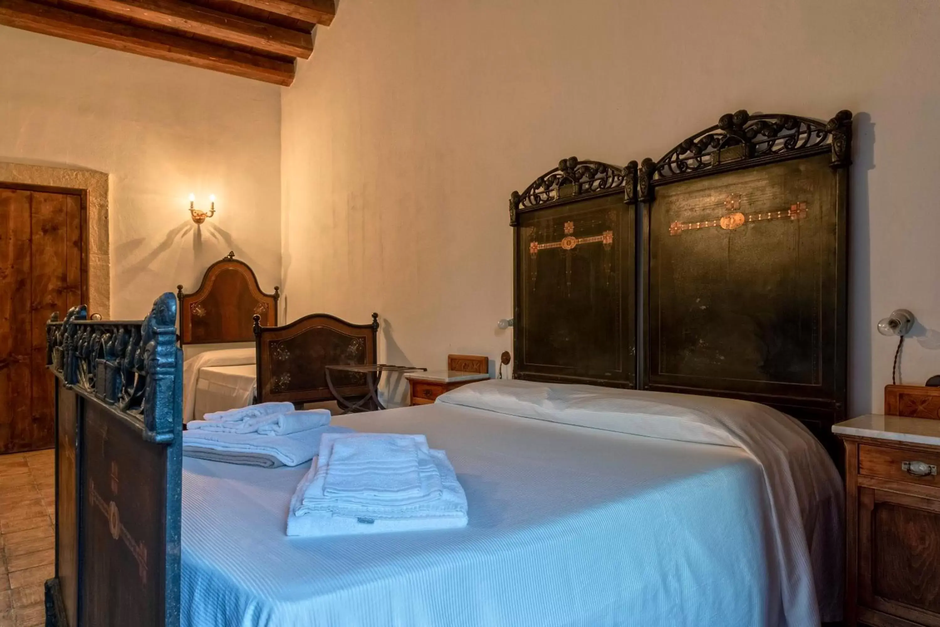 Photo of the whole room, Bed in Masseria Fortificata Lo Zafferaneto