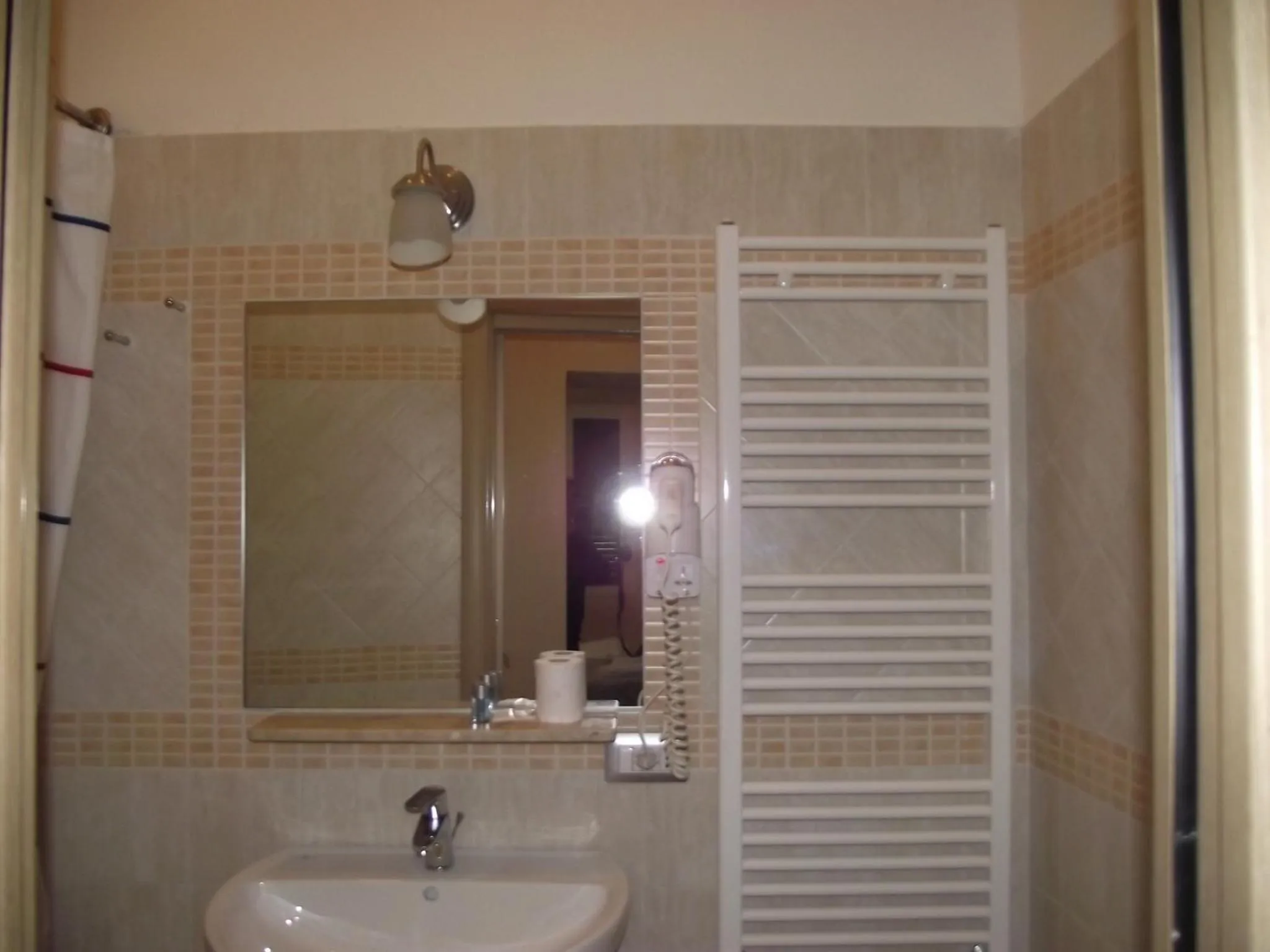 Bathroom in Hotel Elide