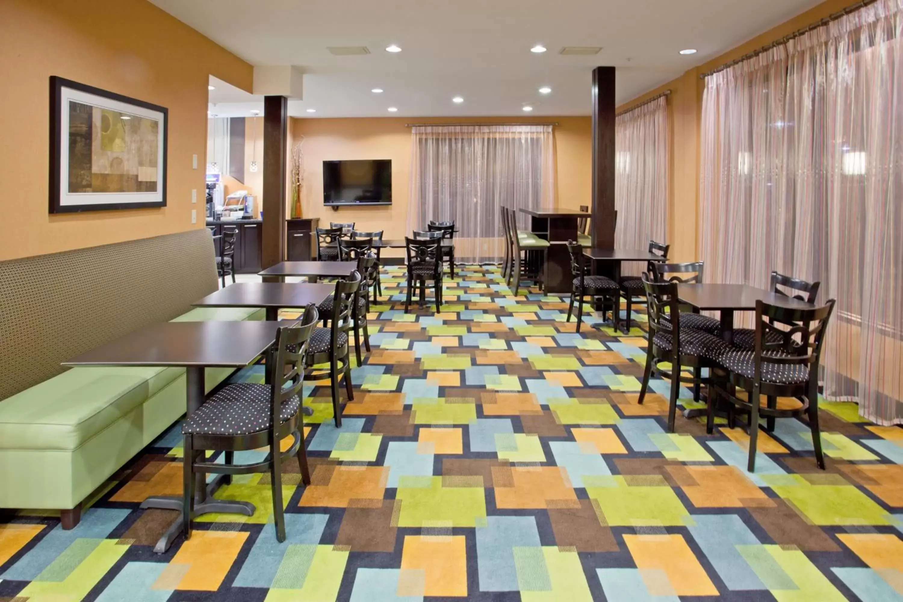 Restaurant/Places to Eat in Holiday Inn Express Arlington Interstate 20 Parks Mall, an IHG Hotel