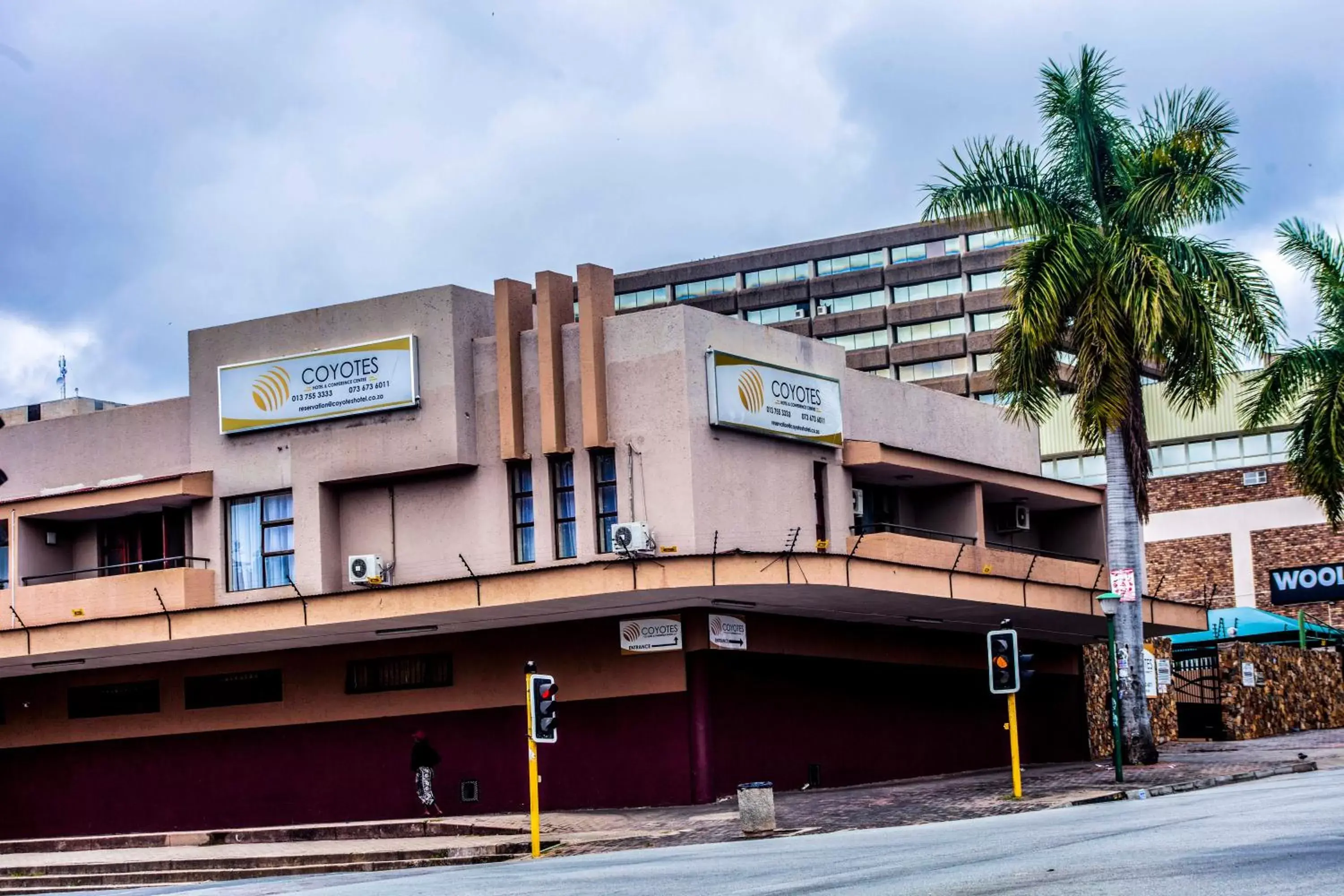 Property Building in Coyotes Hotel & Conference Centre