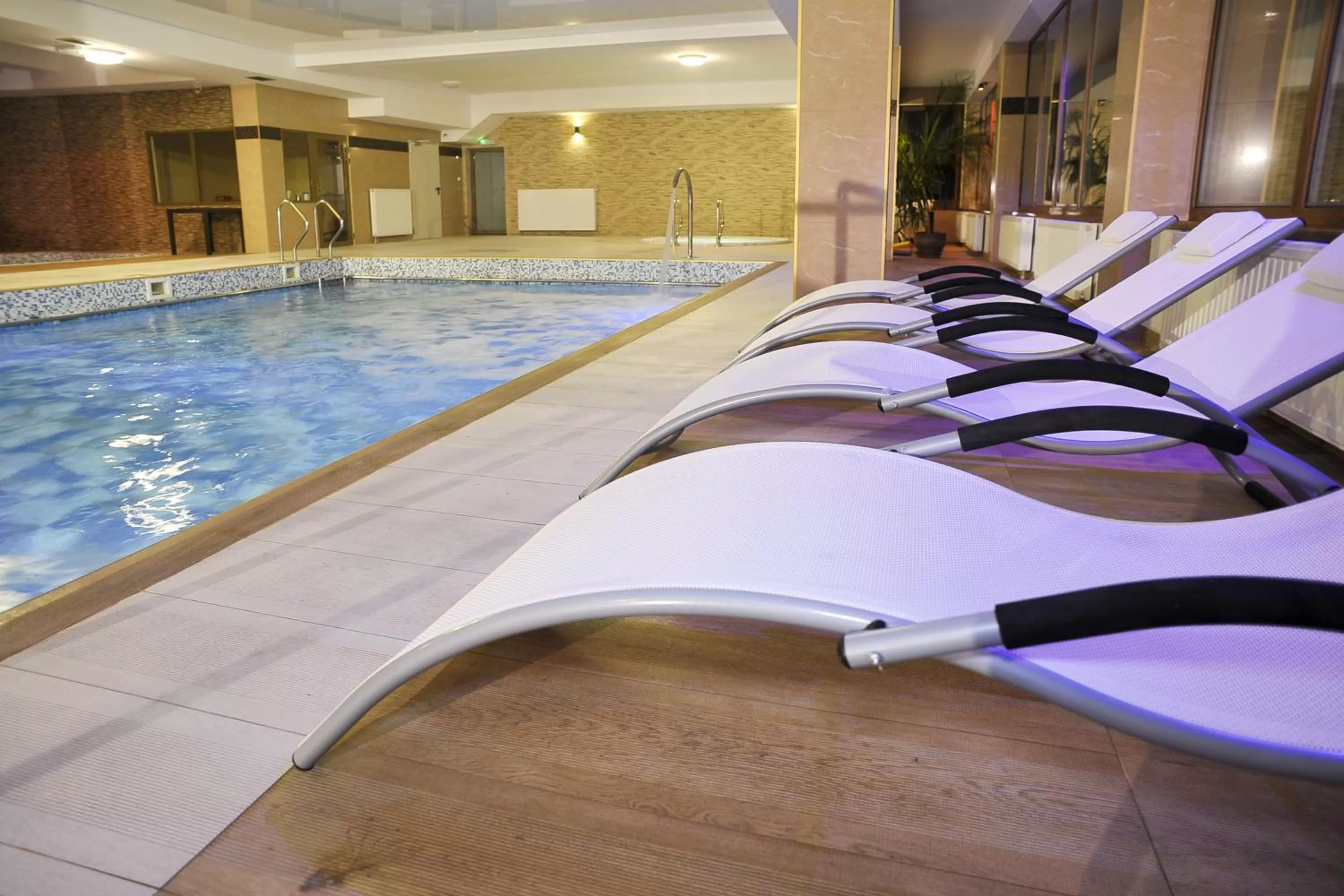 Swimming pool in Hotel Mir-Jan SPA
