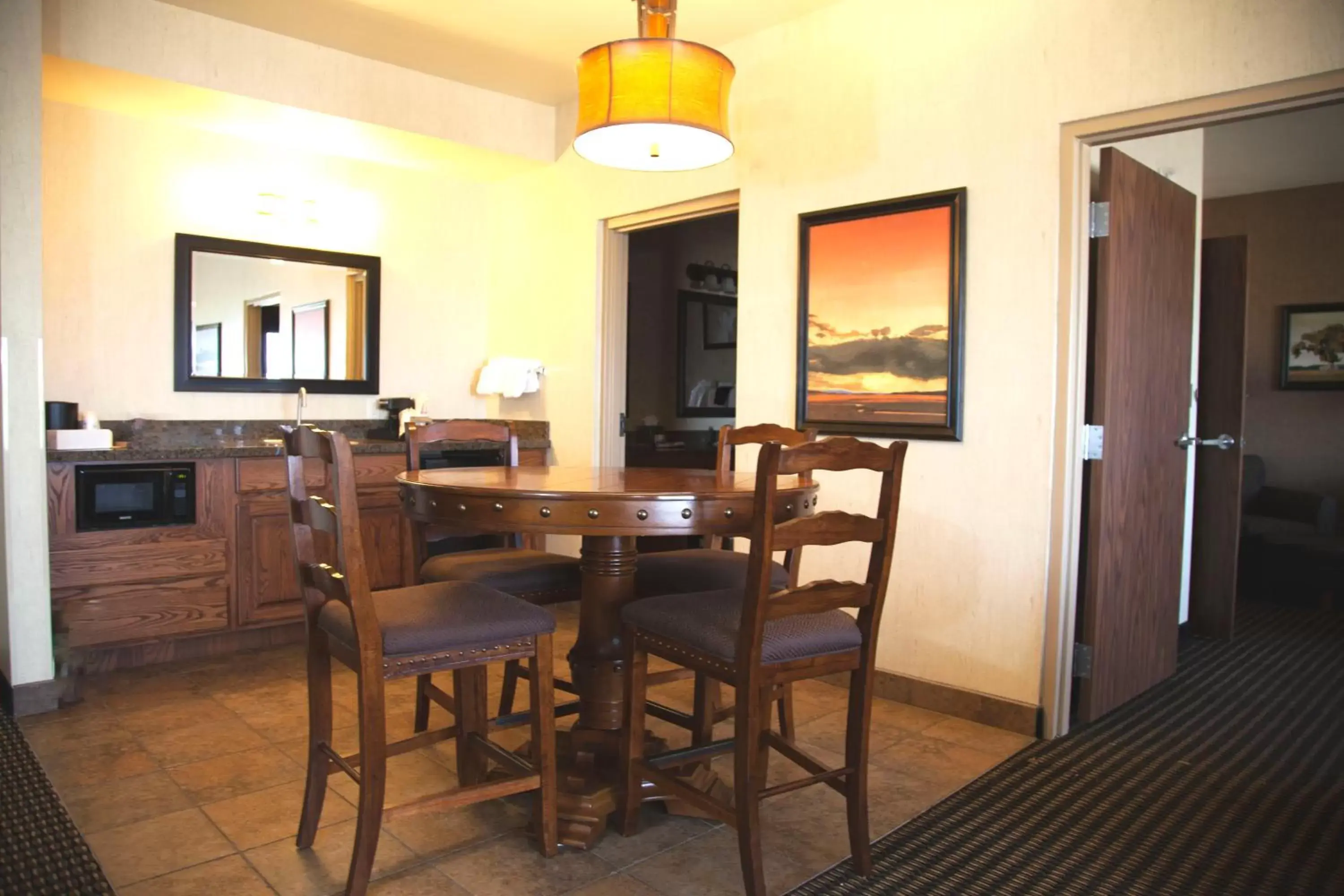 Kitchen or kitchenette, Restaurant/Places to Eat in Best Western PLUS Bryce Canyon Grand Hotel