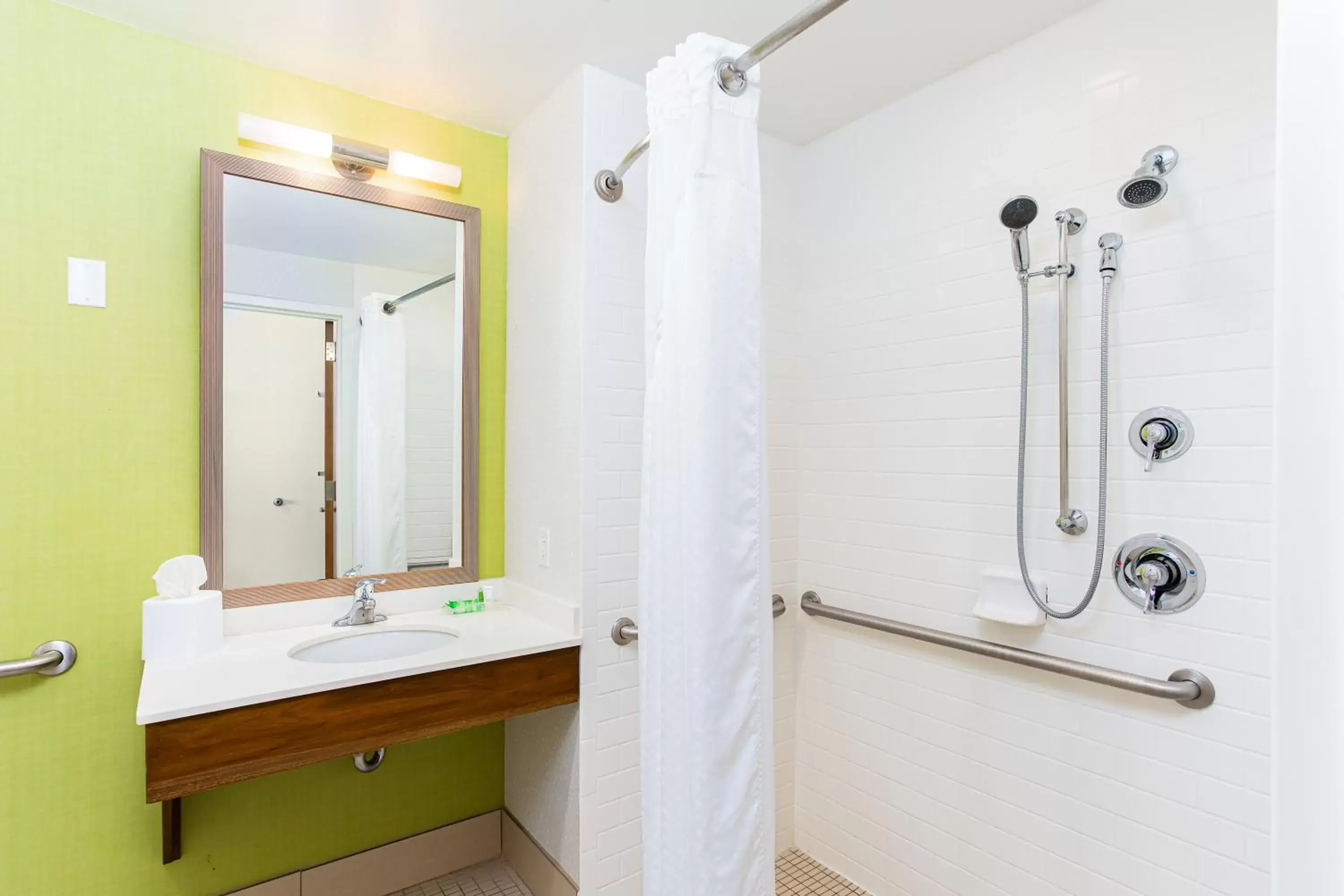 Bathroom in Holiday Inn Resort Fort Walton Beach, an IHG Hotel