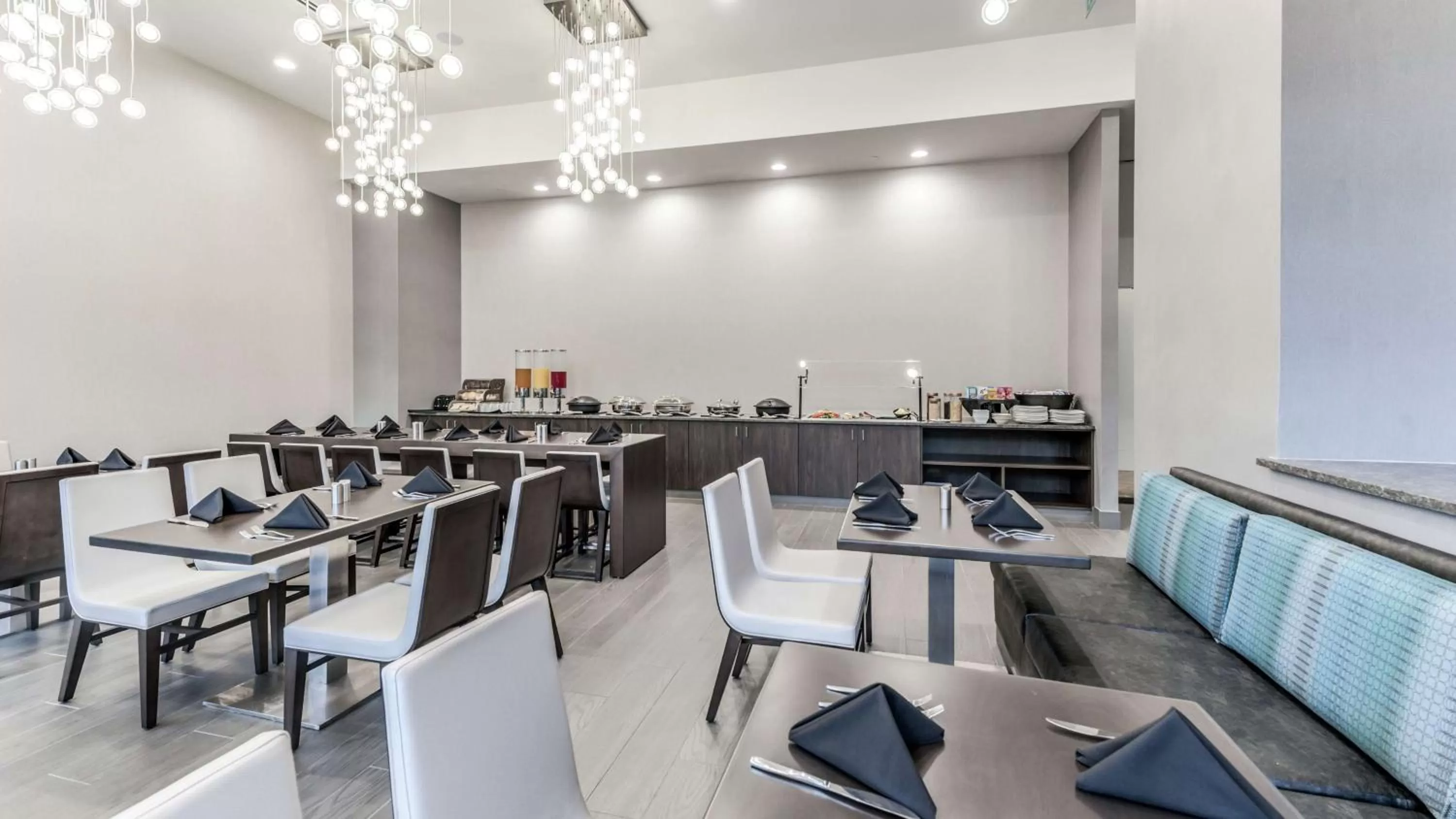 Restaurant/places to eat in Hilton Houston Plaza/Medical Center