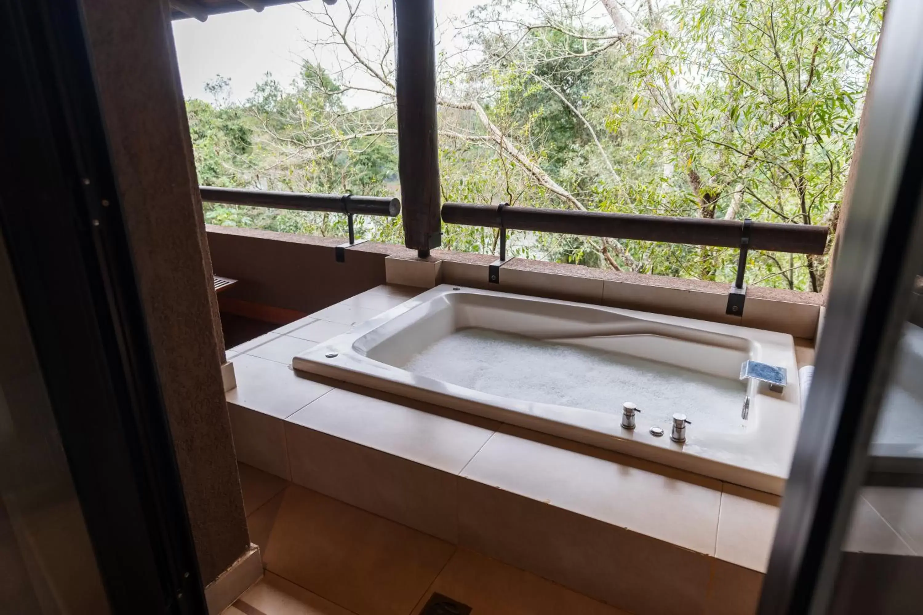 Hot Tub in Loi Suites Iguazu Hotel