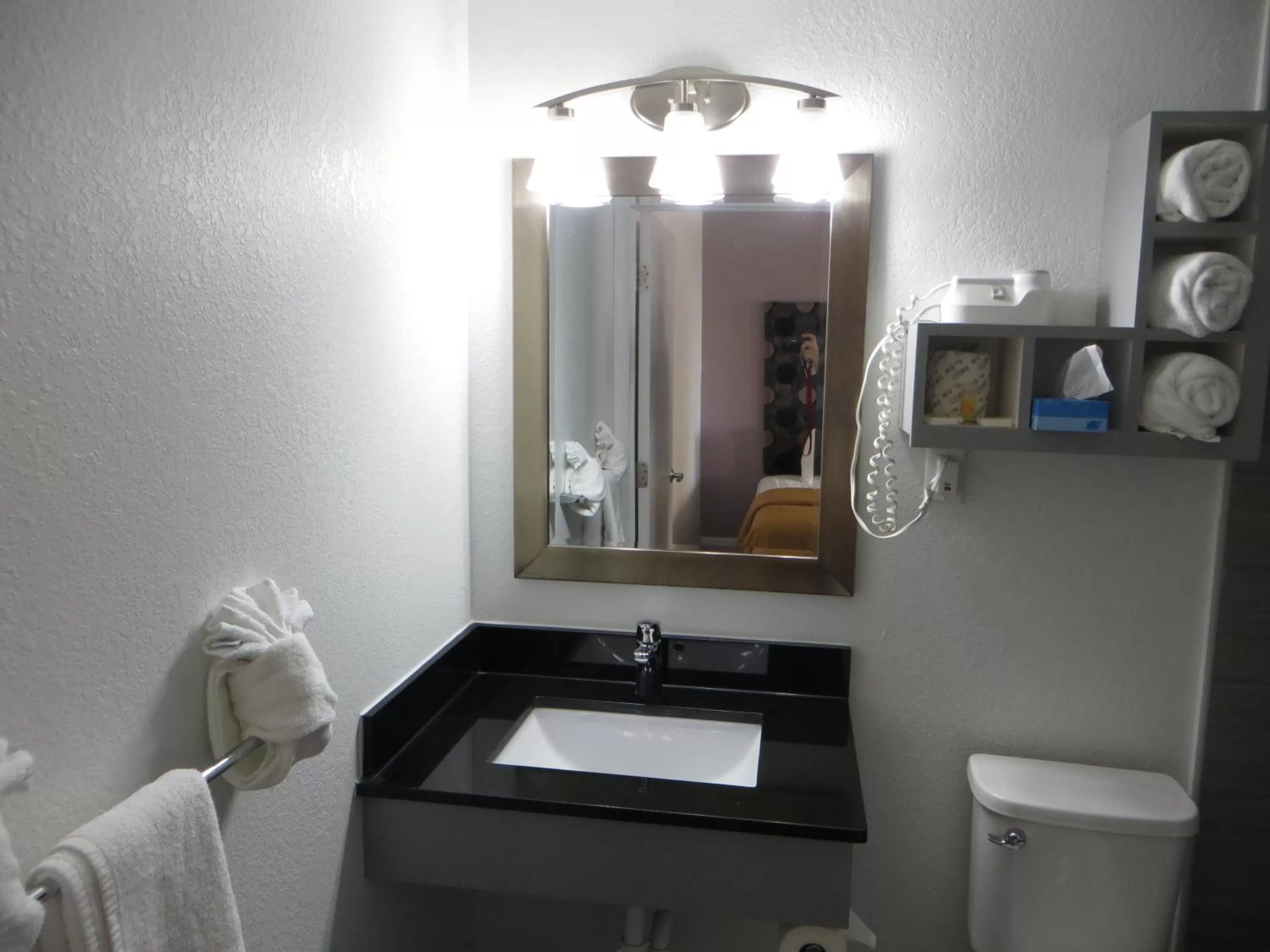 Bathroom in Arya Blu Inn and Suites